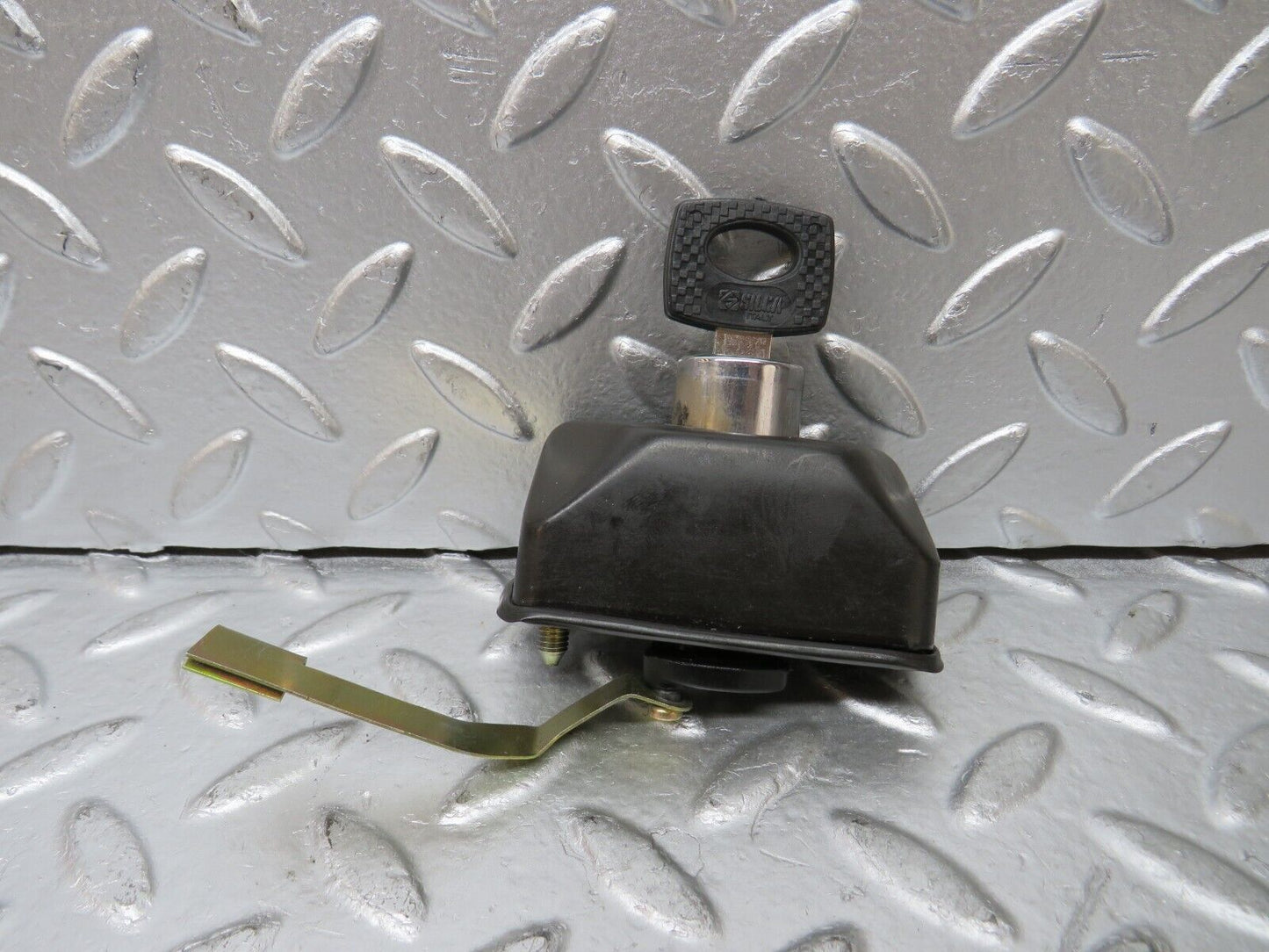 29848 Mercedes-Benz W123 230E Trunk Lock With Key