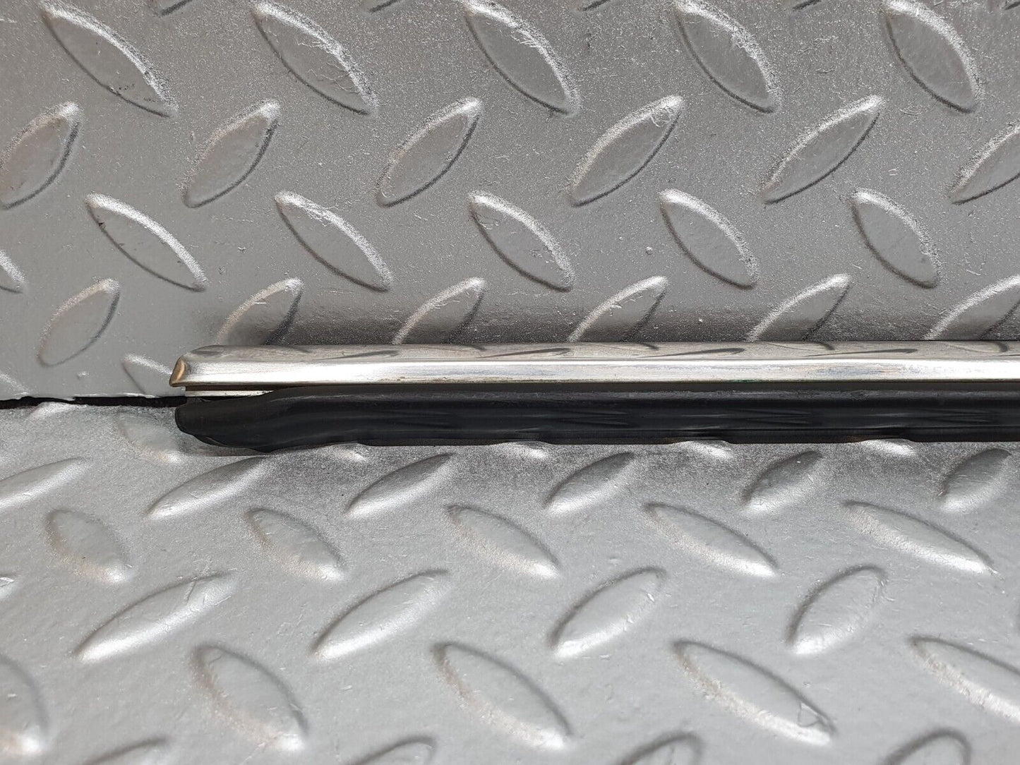 43455 Mercedes-Benz W108 280SE Front Right Door Centre Moulding Trim