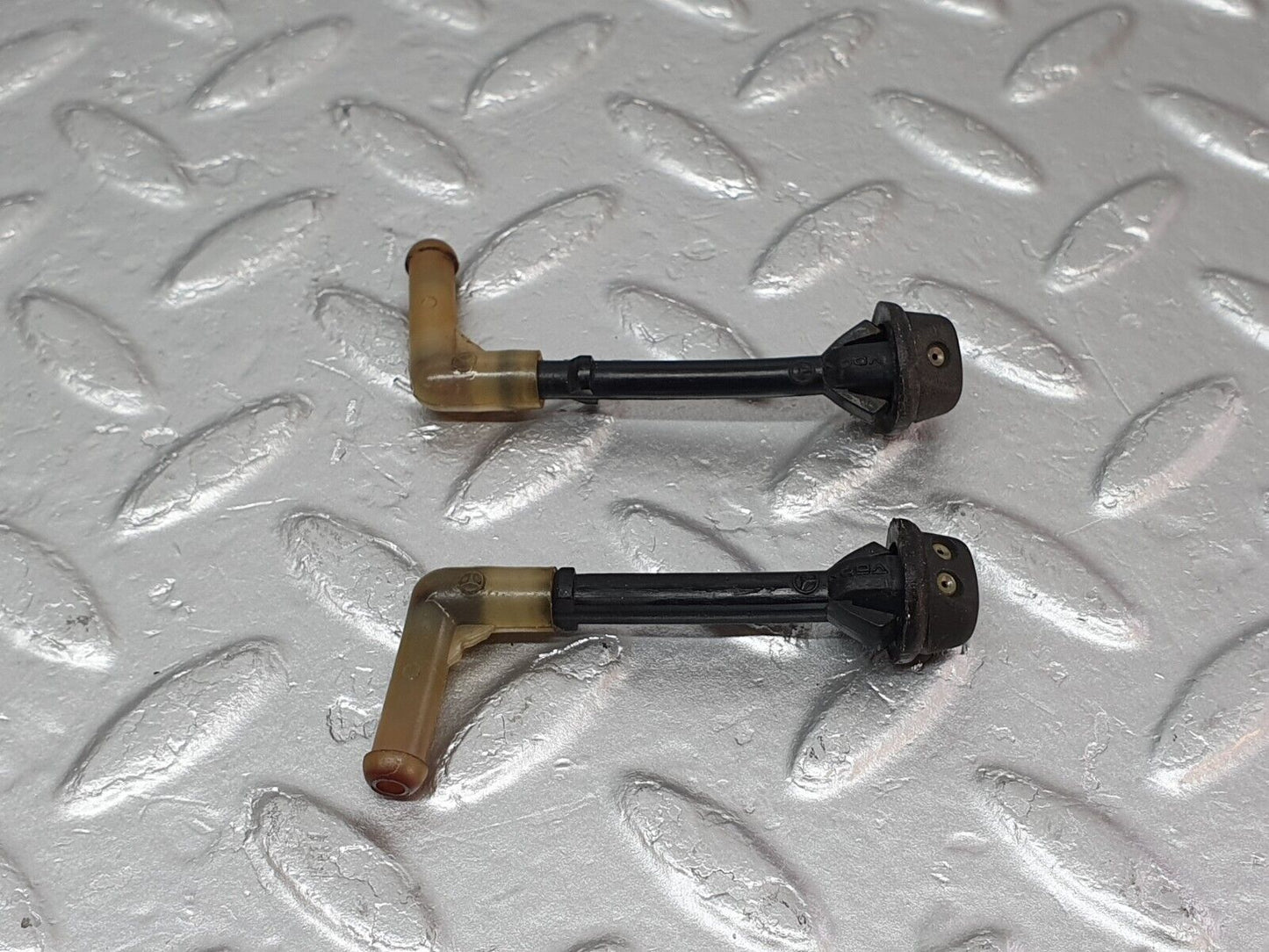 40797 Mercedes-Benz W123 300D Windscreen Washer Nozzle