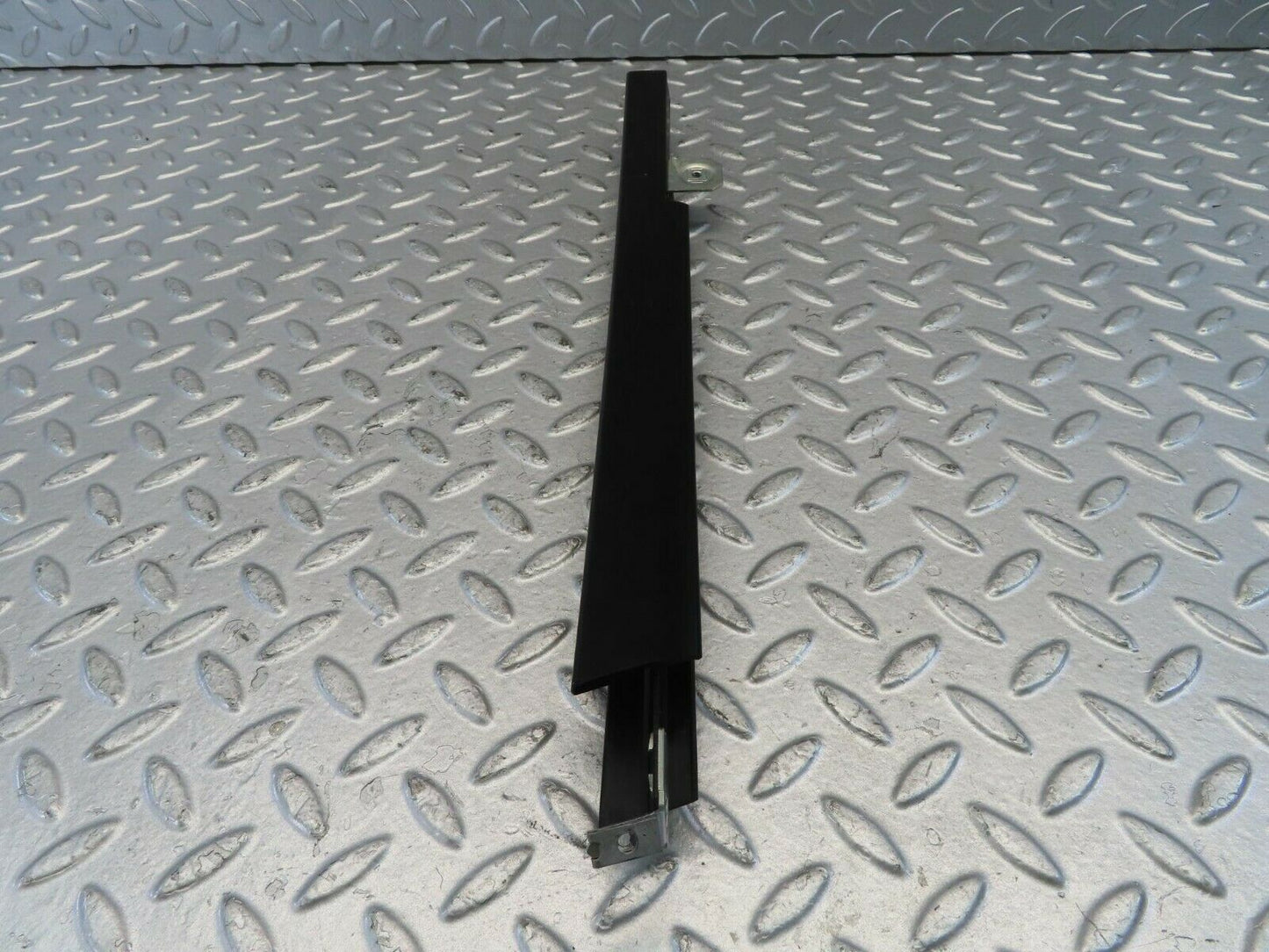 11200 Mercedes-Benz W221 S320 Rear Left Door Window Channel 2217300119