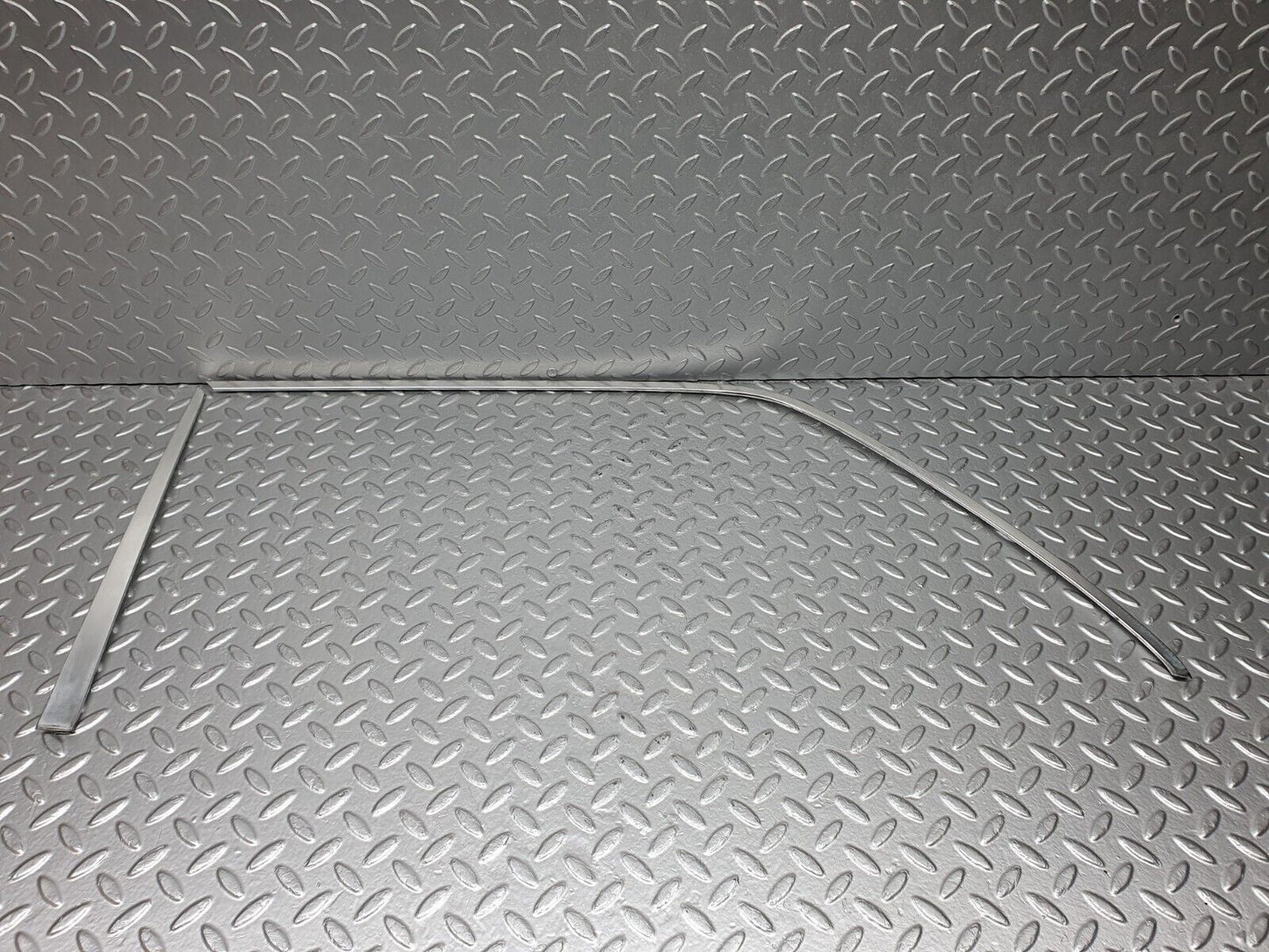 40772 Mercedes-Benz W123 300D Rear Left Door Window Chrome Frame