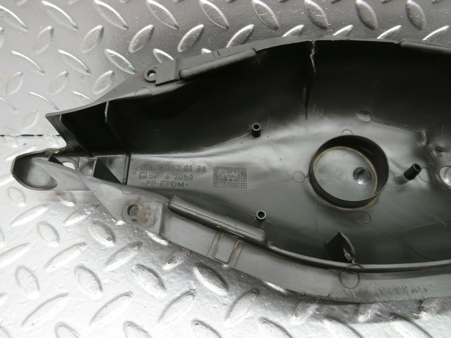 22427 Mercedes-Benz C124 E220 Coupe Rear Control Arm Cover  1293520188