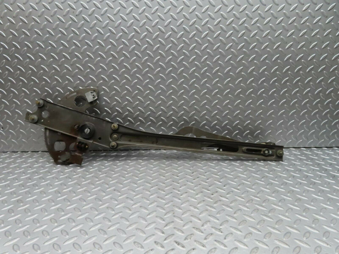 16638 Mercedes-Benz C107 380SLC Front Right Power Window Regulator 1077200846