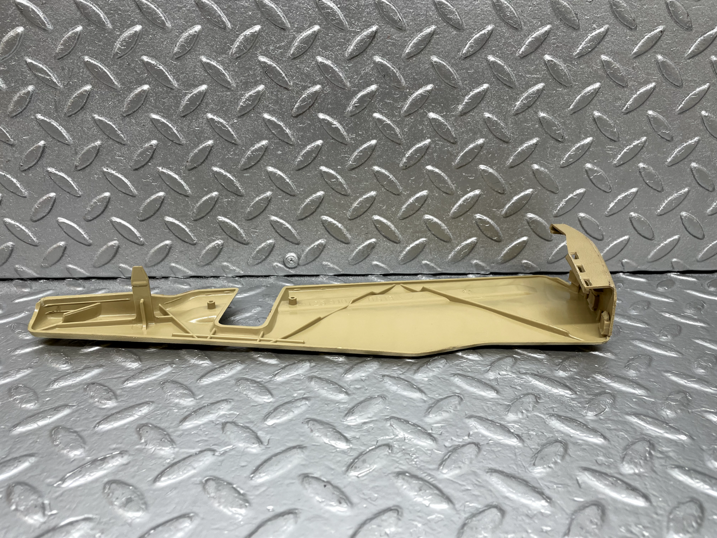44280 Mercedes-Benz W123 280E Front Right Seat Cover Trim Beige 1239100618