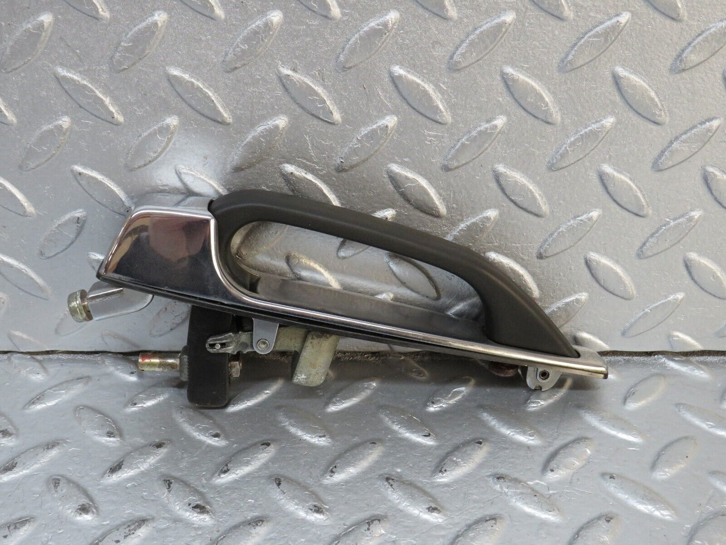 40617 Mercedes-Benz W123 300D Rear Right Exterior Door Handle 1237600359 1237660005
