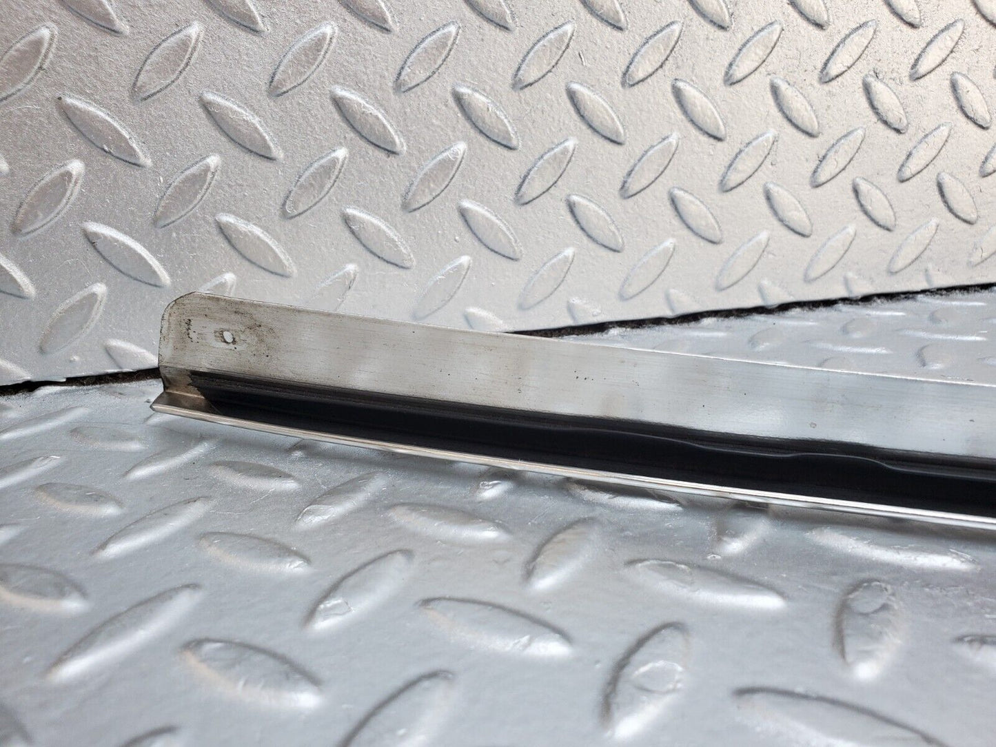 45995 Mercedes-Benz W126 420SE Roof Chrome Trim Right Side