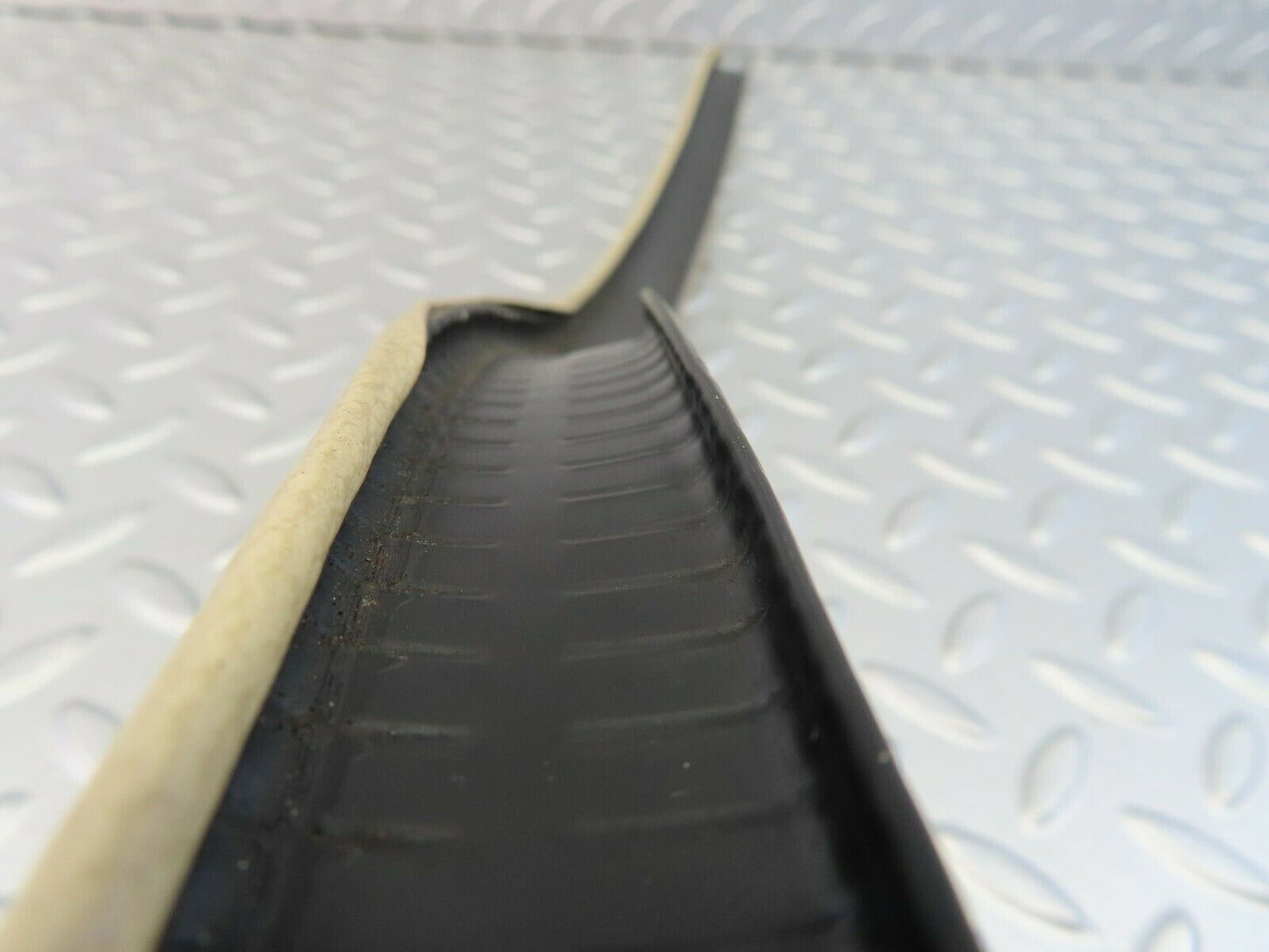 7278 Mercedes-Benz W116 450SE Front Left Door Seal Trim