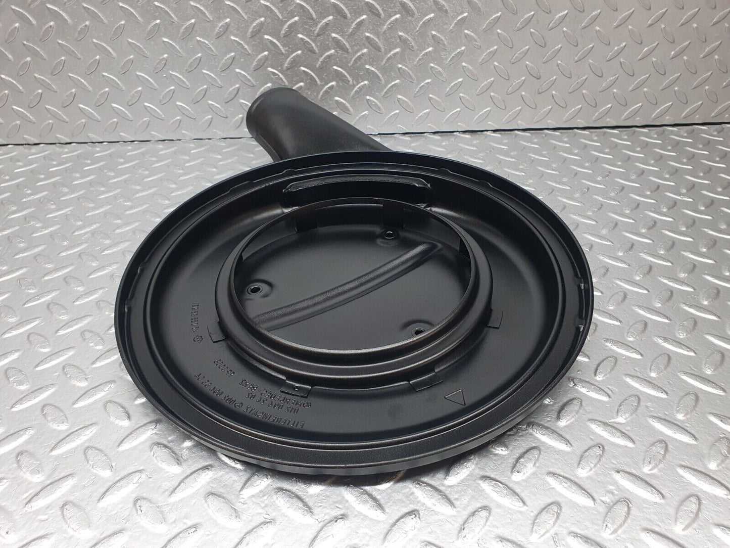 42818 Mercedes-Benz W201 190 2.0L Air Filter Box Housing Cap 0120942402