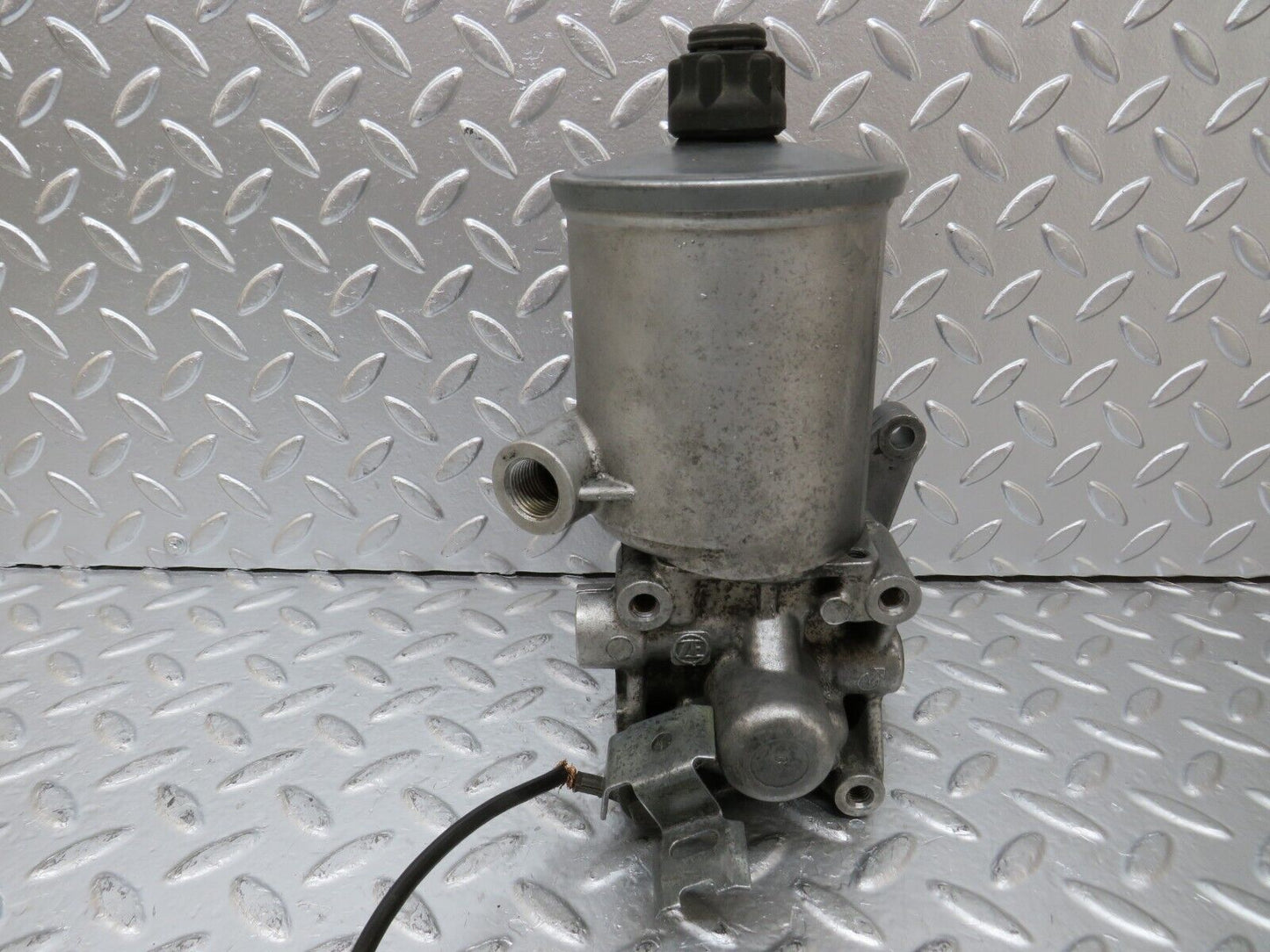 25788 Mercedes-Benz W124 280E Power Steering Pump 2104662001