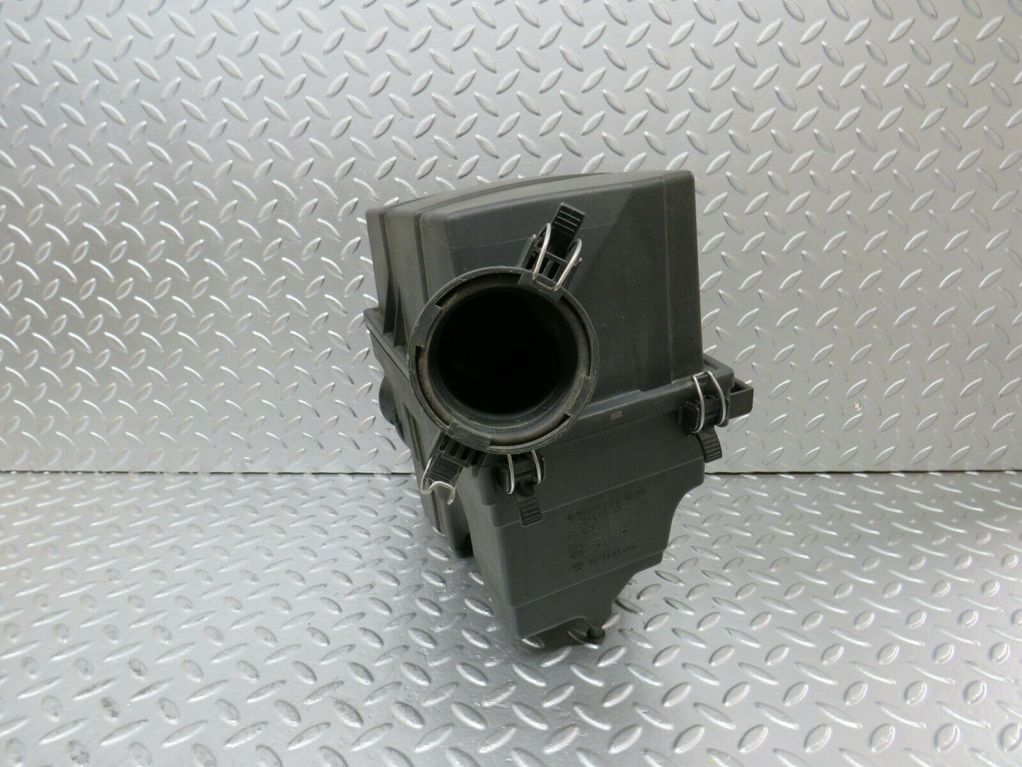 24356 Mercedes-Benz S124 220TE Wagon Air Filter Housing 1110940102