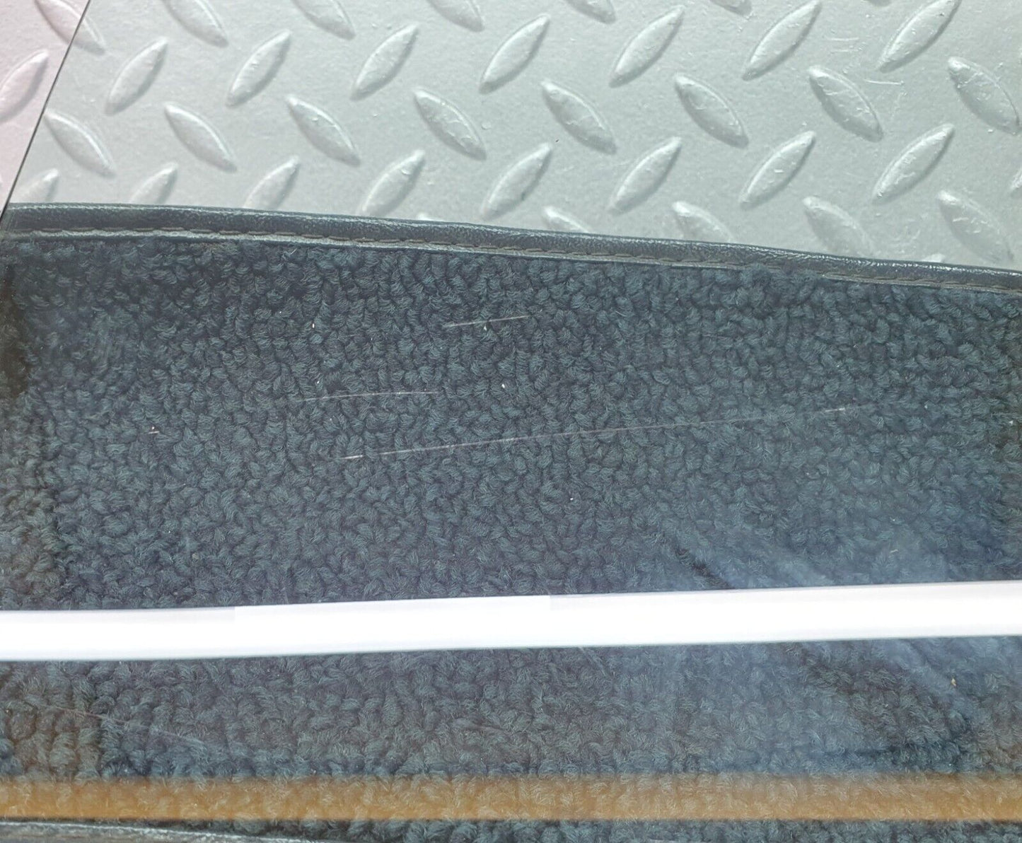 40781 Mercedes-Benz W123 300D Rear Right Door Window Glass