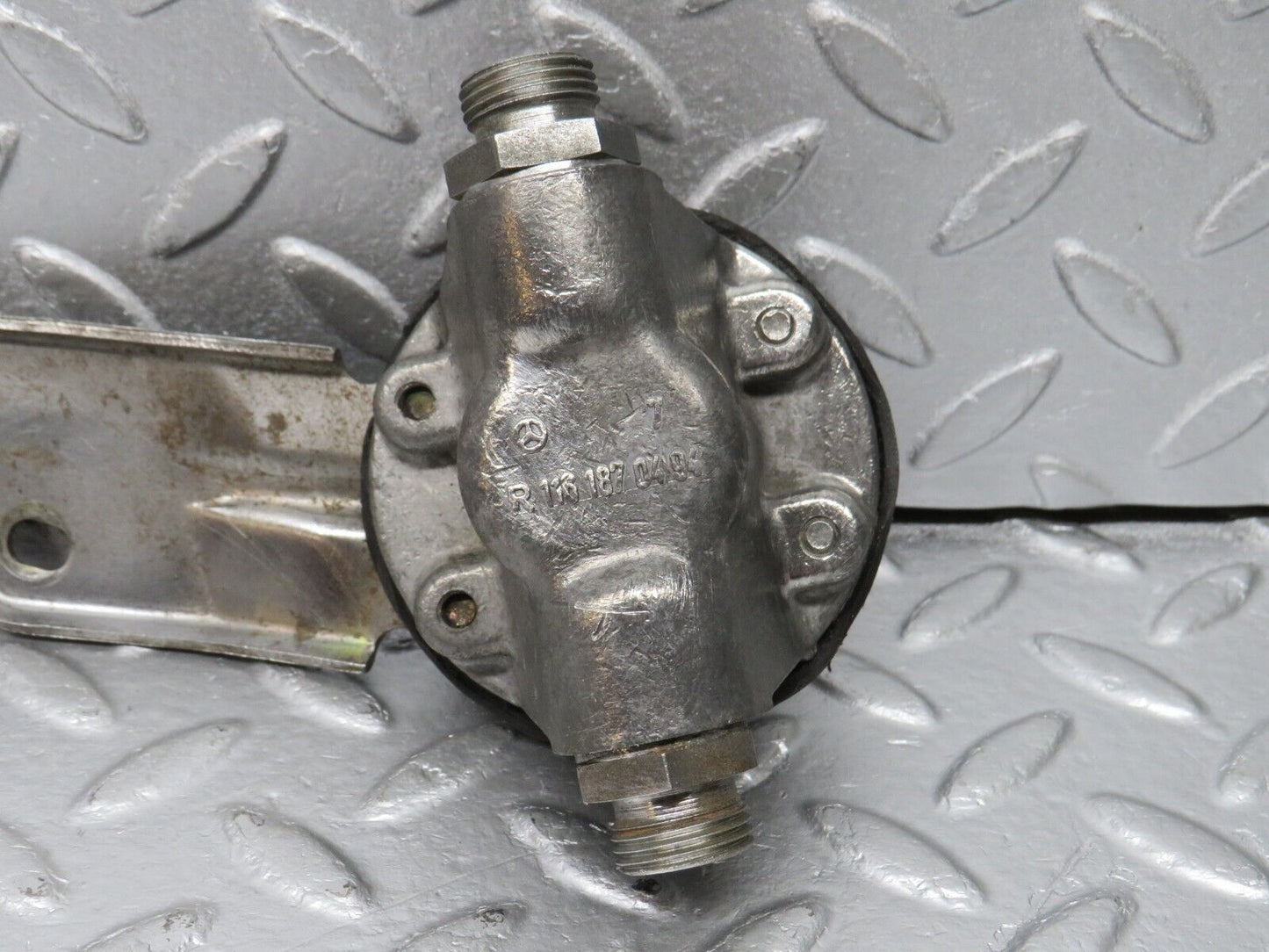 39888 Mercedes-Benz R107 350SL Oil Pressure Damper 1161870494 1161870196