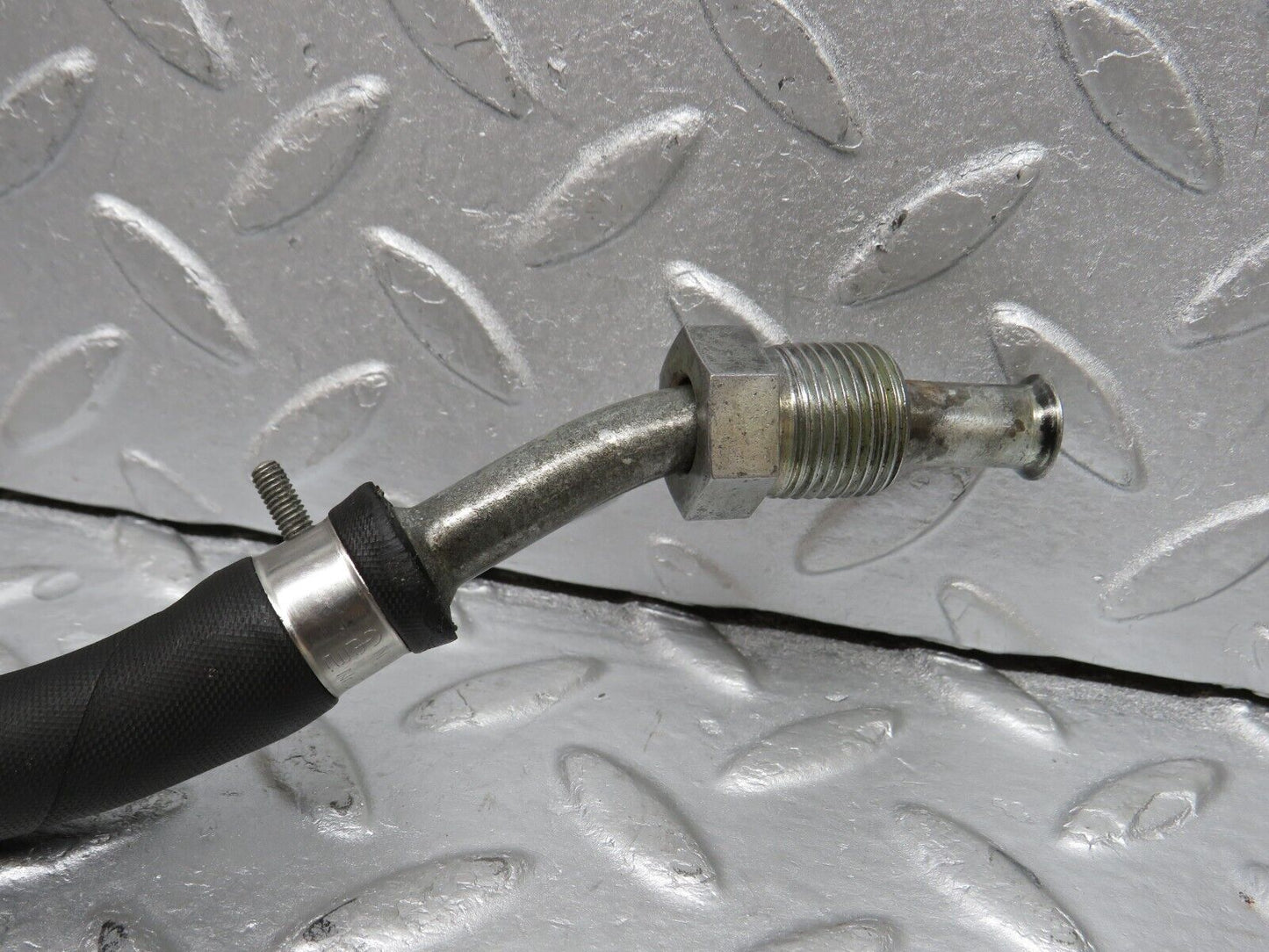 38185 Mercedes-Benz A124 320E Cabriolet Oil Cooler Hose Pipe