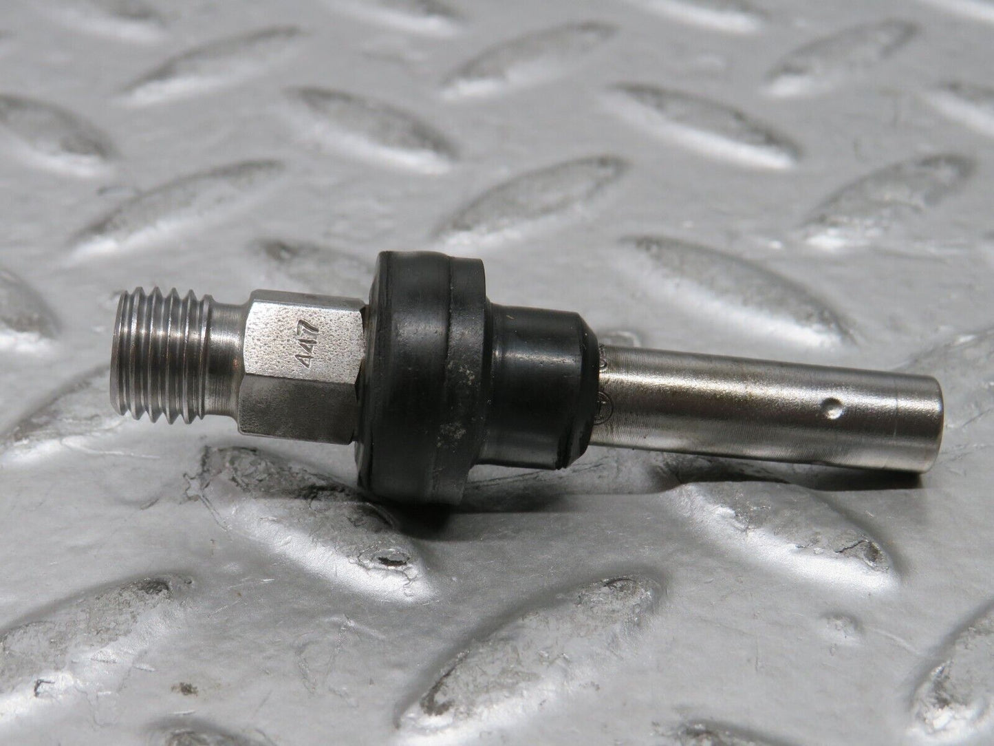 28662 Mercedes-Benz W123 230E Fuel Injector Bosch 0437502010