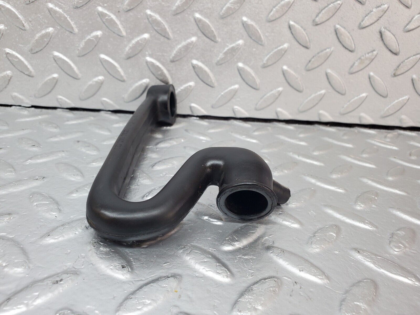 44438 Mercedes-Benz W123 280E Crankcase Breather Hose Pipe 1100942482