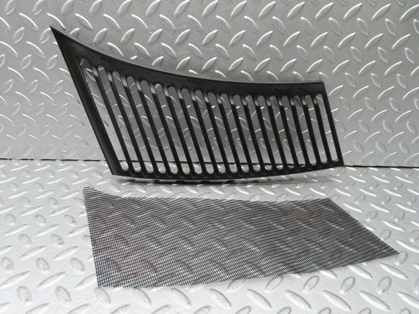 20863 Mercedes-Benz R107 450SL Air Intake Grill Right Side
