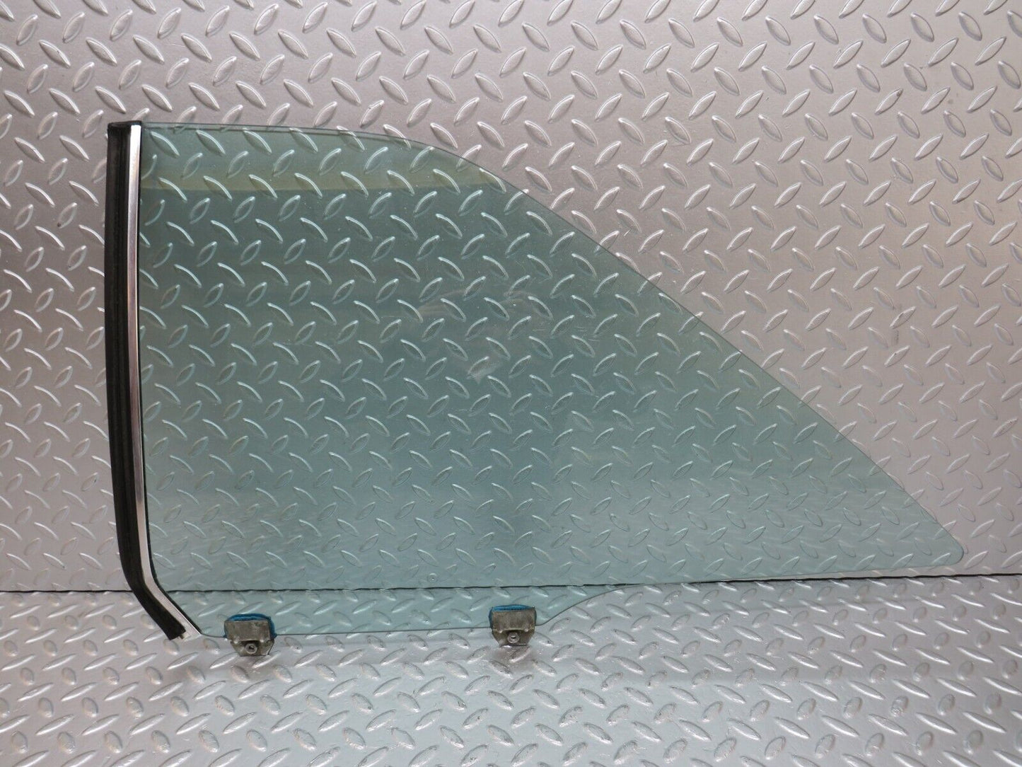 34413 Mercedes-Benz C126 380SEC Coupe Rear Left Window Glass
