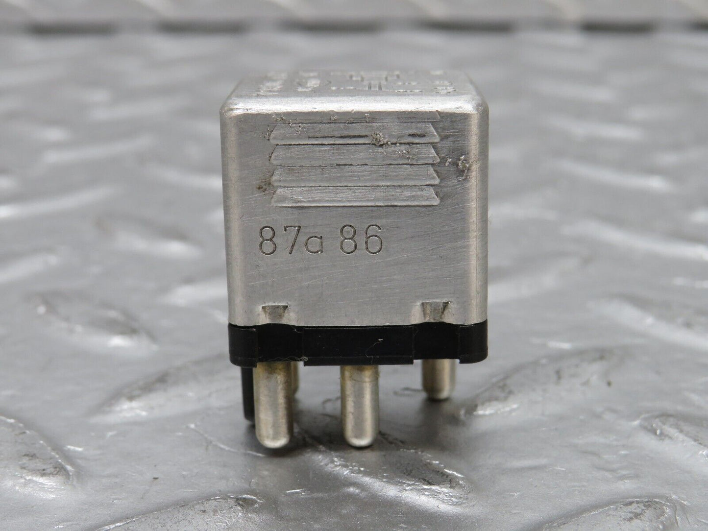 32472 Mercedes-Benz S124 300TE Wagon Multi Purpose Relay 0015420219
