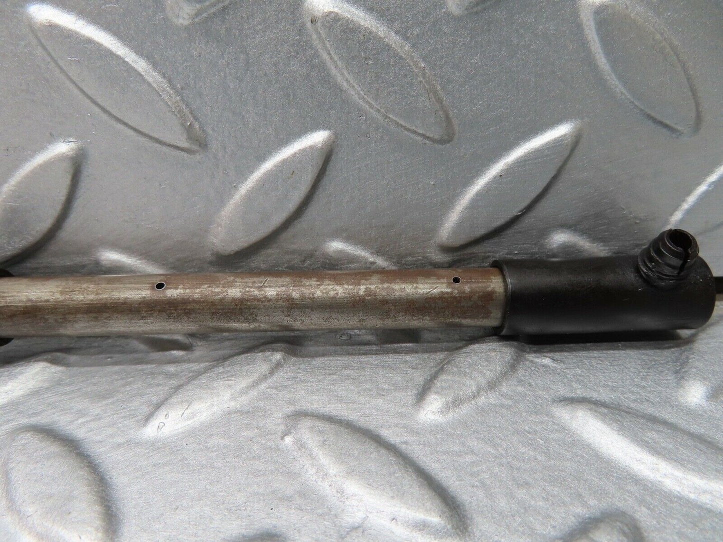 16765 Mercedes-Benz C107 380SLC Camshaft Oil Tube