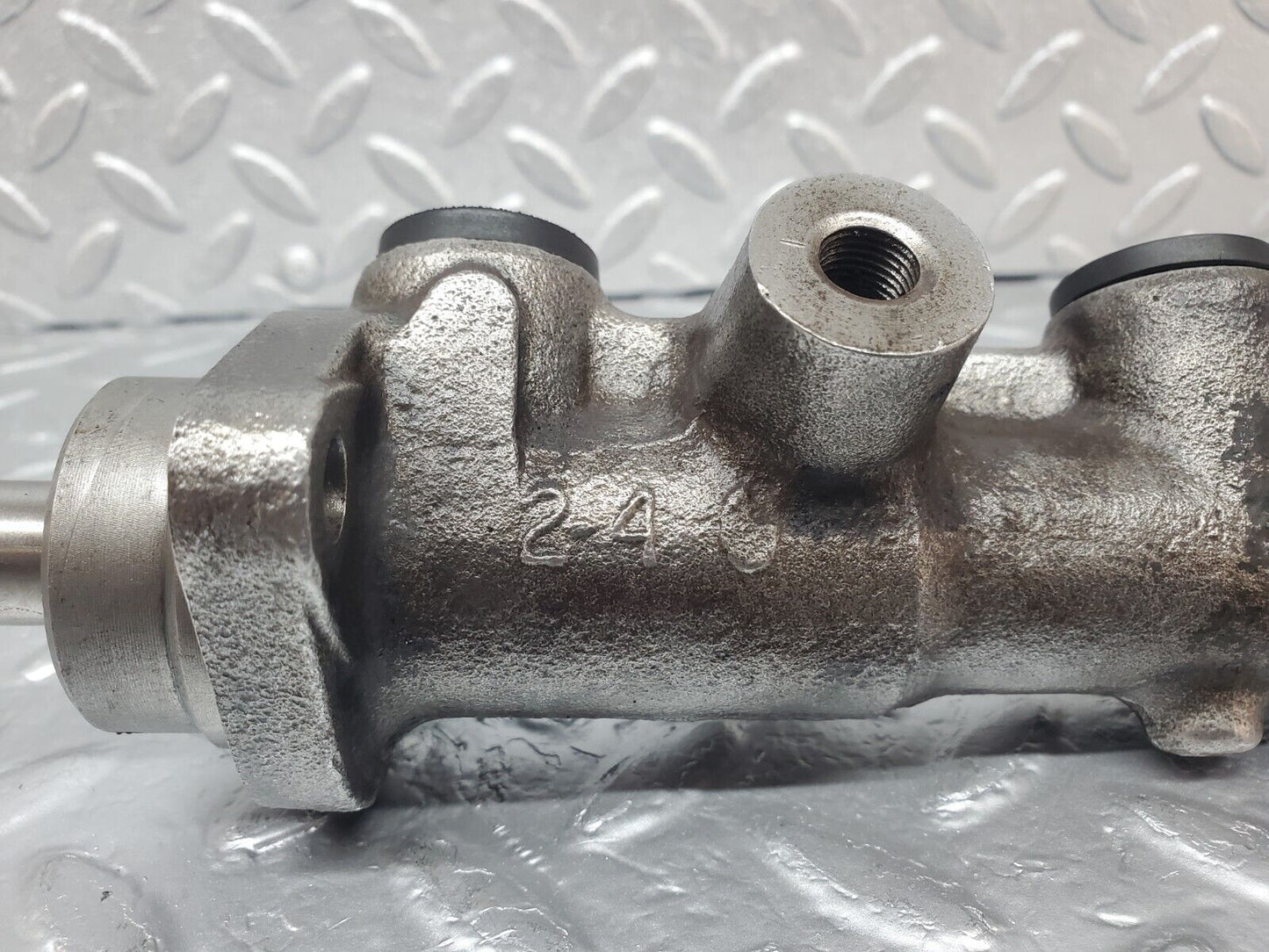 44283 Mercedes-Benz W123 280E Brake Master Cylinder
