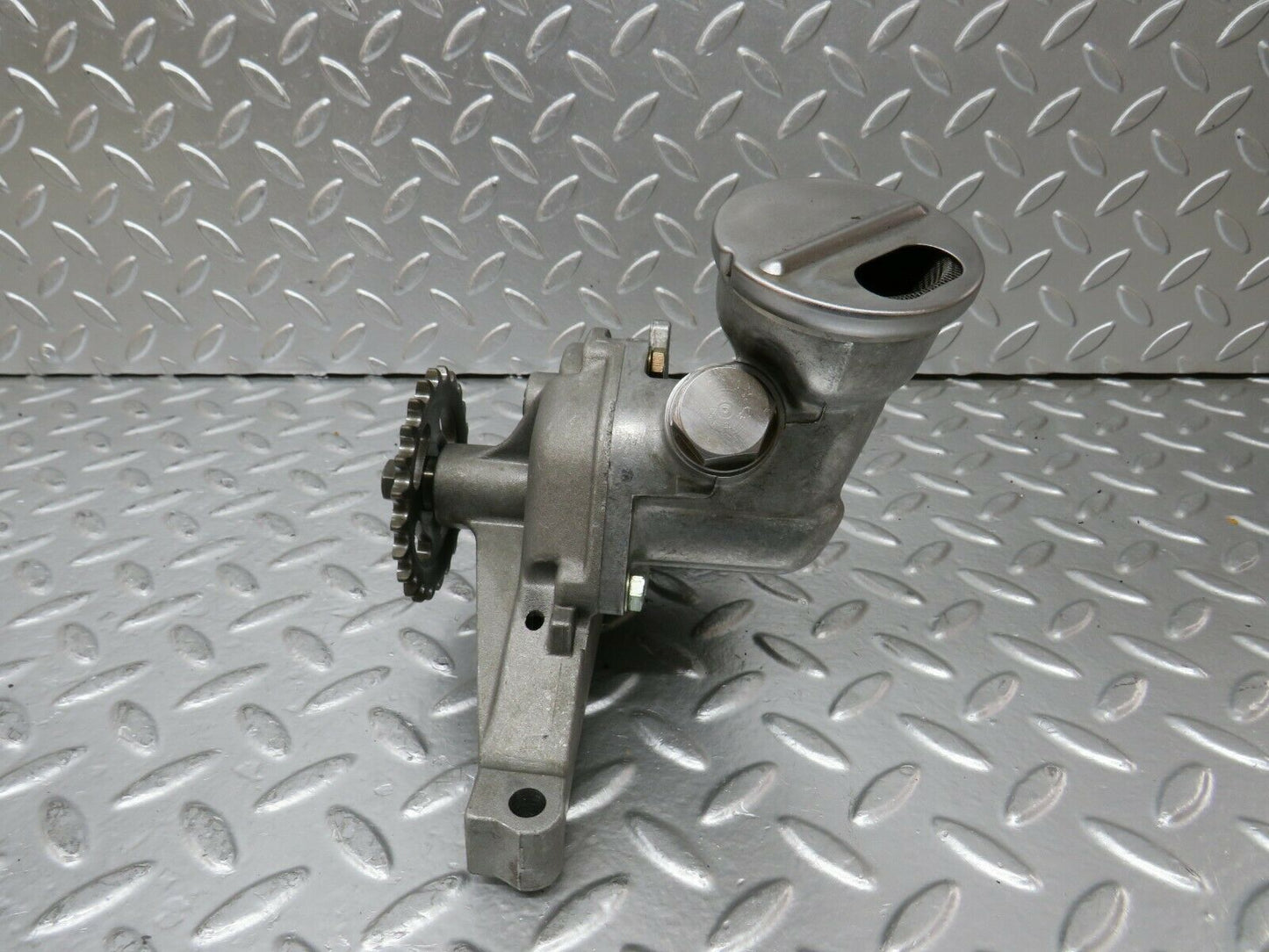 24359 Mercedes-Benz S124 220TE Wagon Oil Pump 1111810201