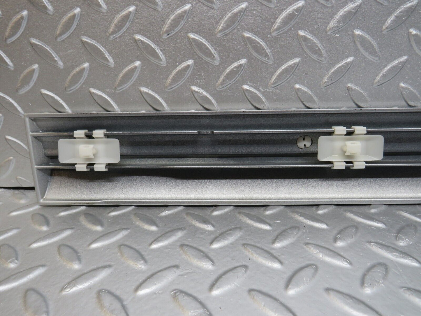 34714 Mercedes-Benz W210 320E Front Right Door Centre Moulding Trim 2106900482