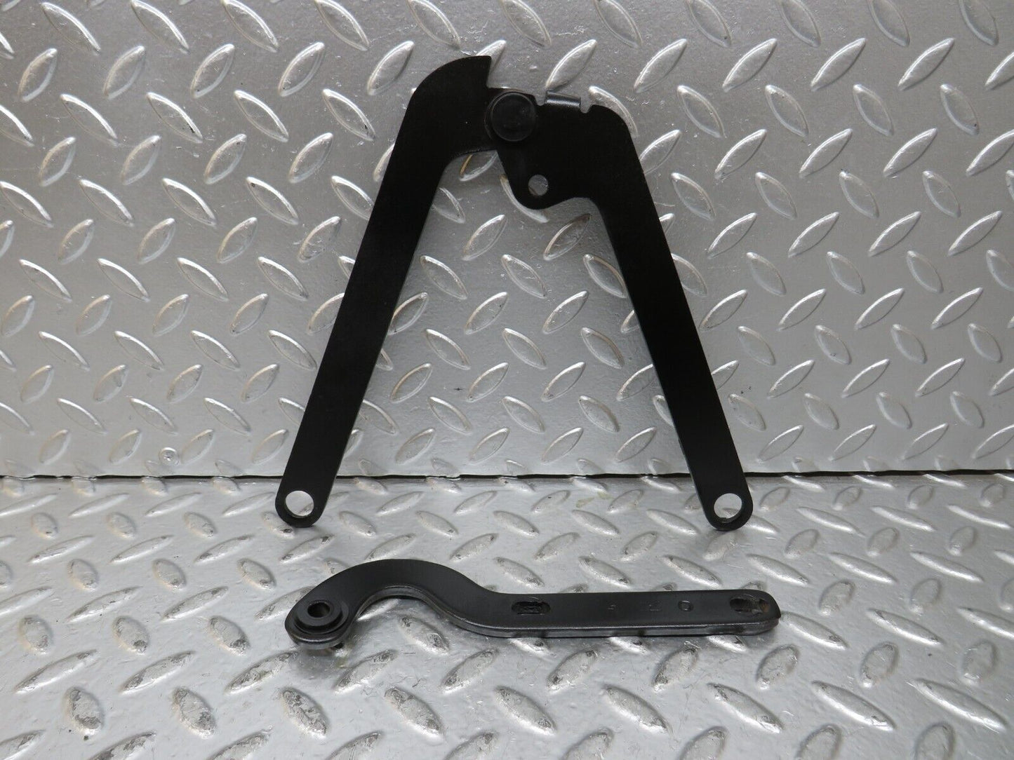 23834 Mercedes-Benz C107 450SLC Coupe Bonnet Hinge Right Side