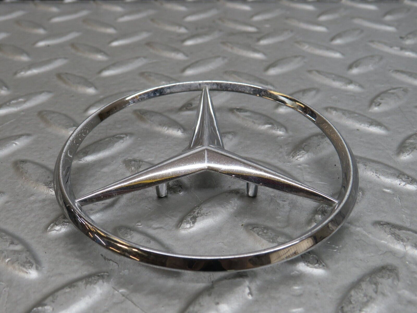 29474 Mercedes-Benz W124 230E Chrome Rear Emblem 2017580058