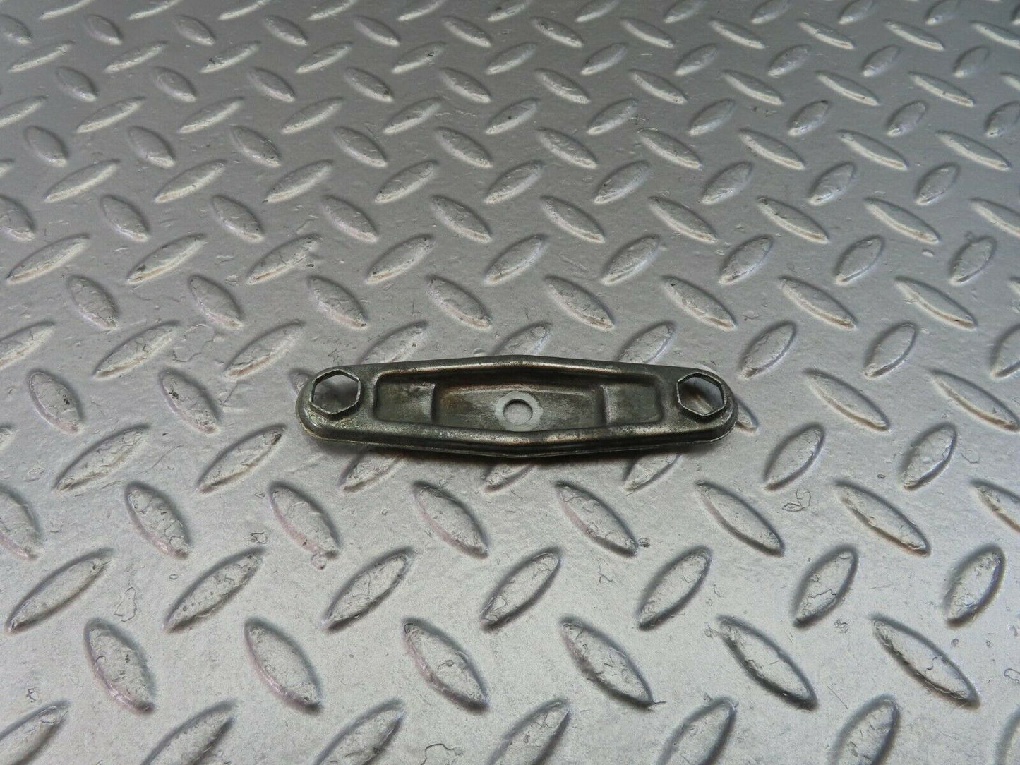 10550 Mercedes-Benz W201 190E Fuel Injector Nozzle Clamp Bracket