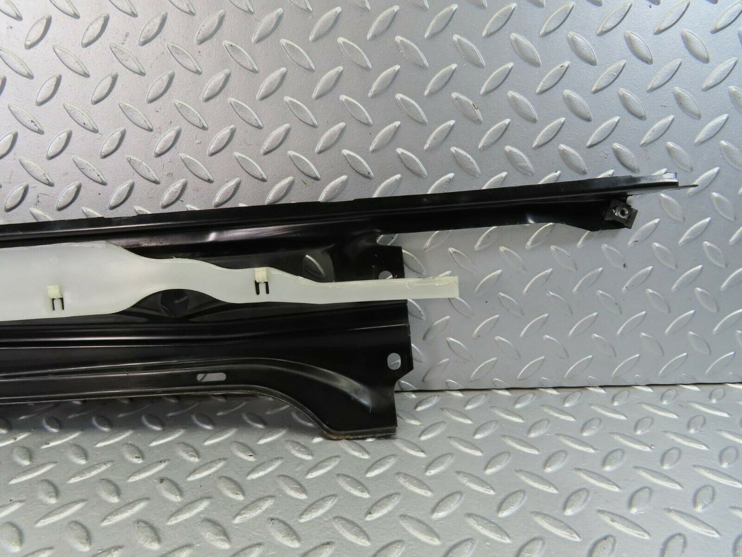 9313 Mercedes-Benz C124 300CE Coupe Rear Window Channel Support Right