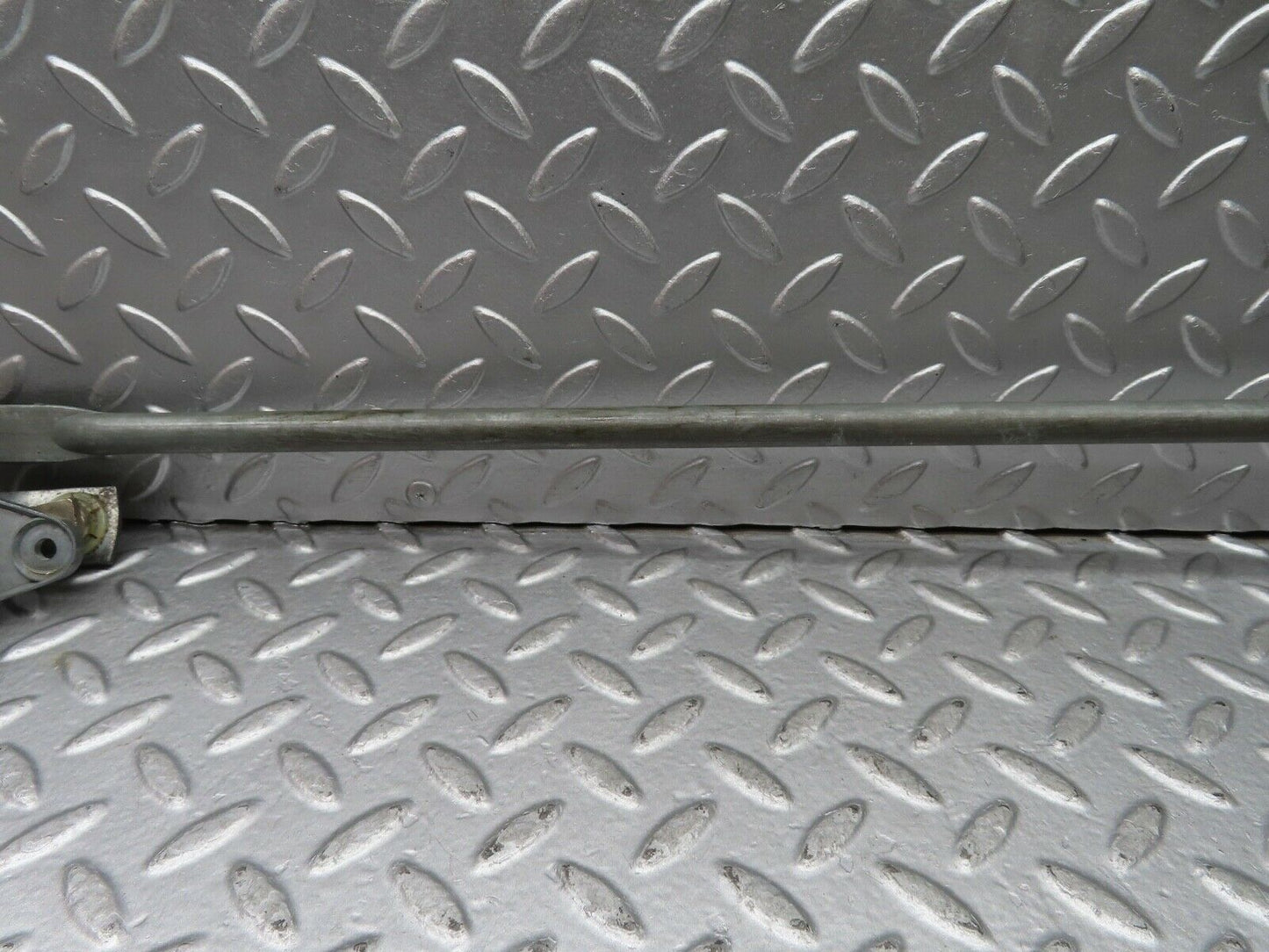 20331 Mercedes-Benz W114 280CE Coupe Windscreen Wiper Linkage