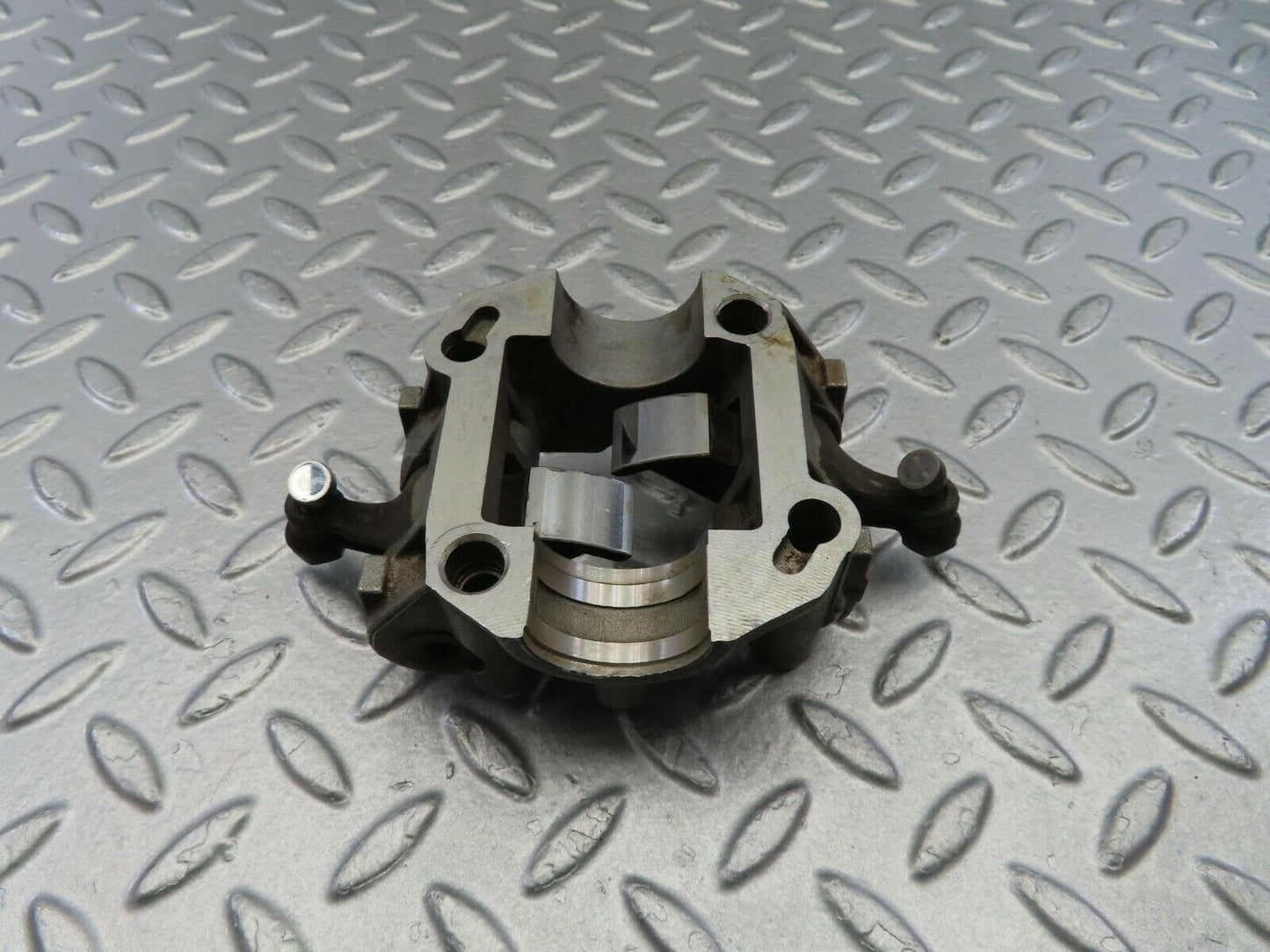 10073 Mercedes-Benz C123 230CE Coupe Rocker Arms Camshaft Bearing Block 1020510010