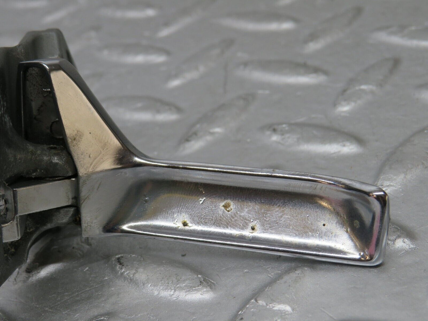 36881 Mercedes-Benz C126 420SEC Coupe Right Door Interior Handle