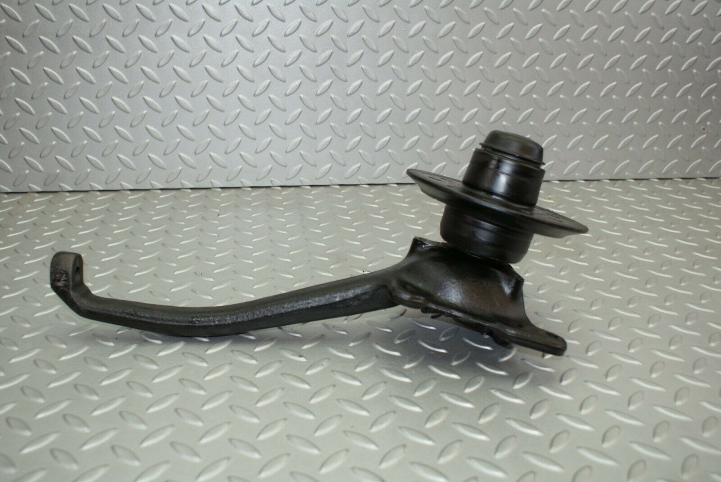 2702 Mercedes-Benz W116 350SE Wheel Hub Front Right