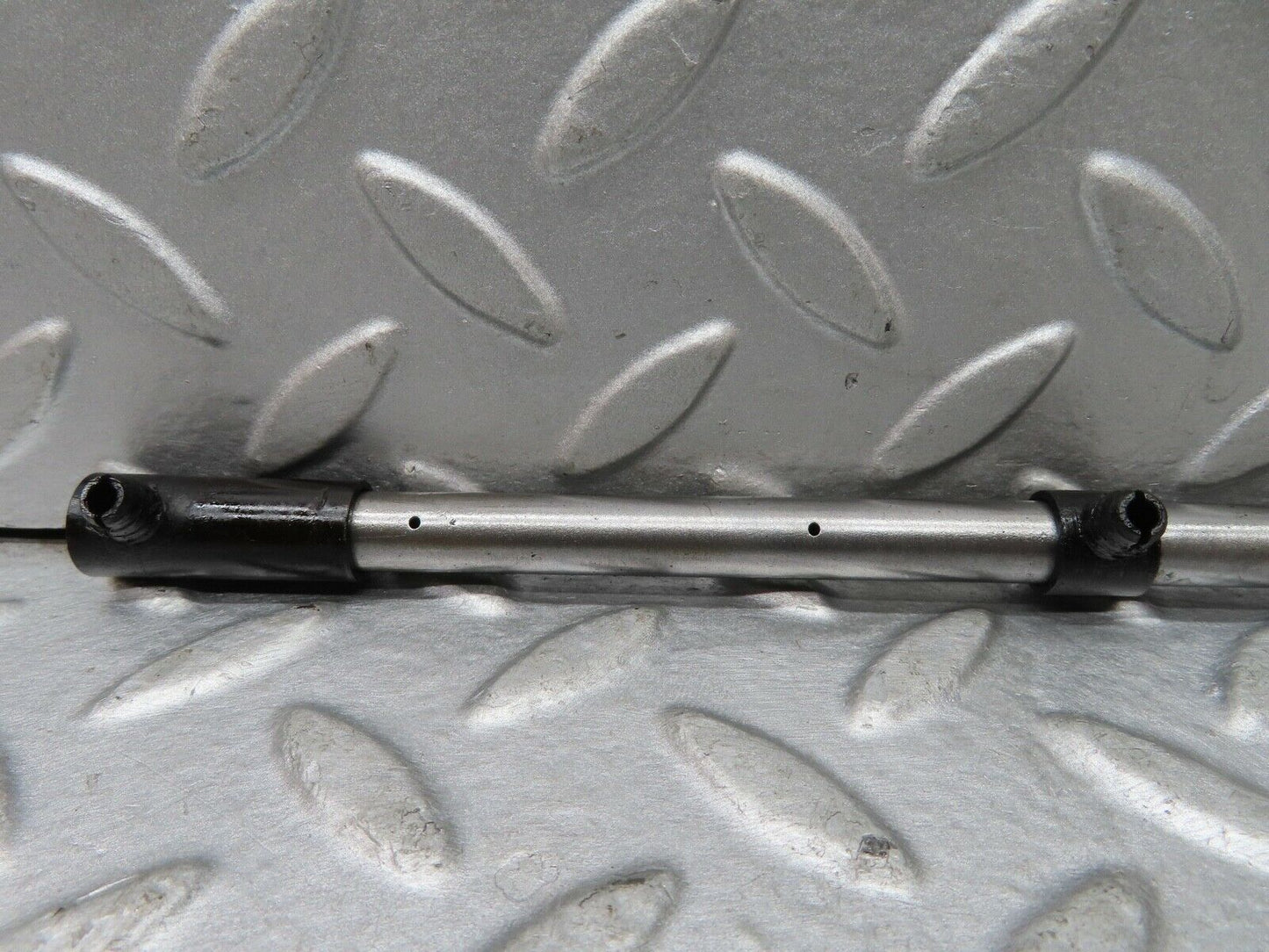 17790 Mercedes-Benz W116 450SEL Camshaft Oil Tube