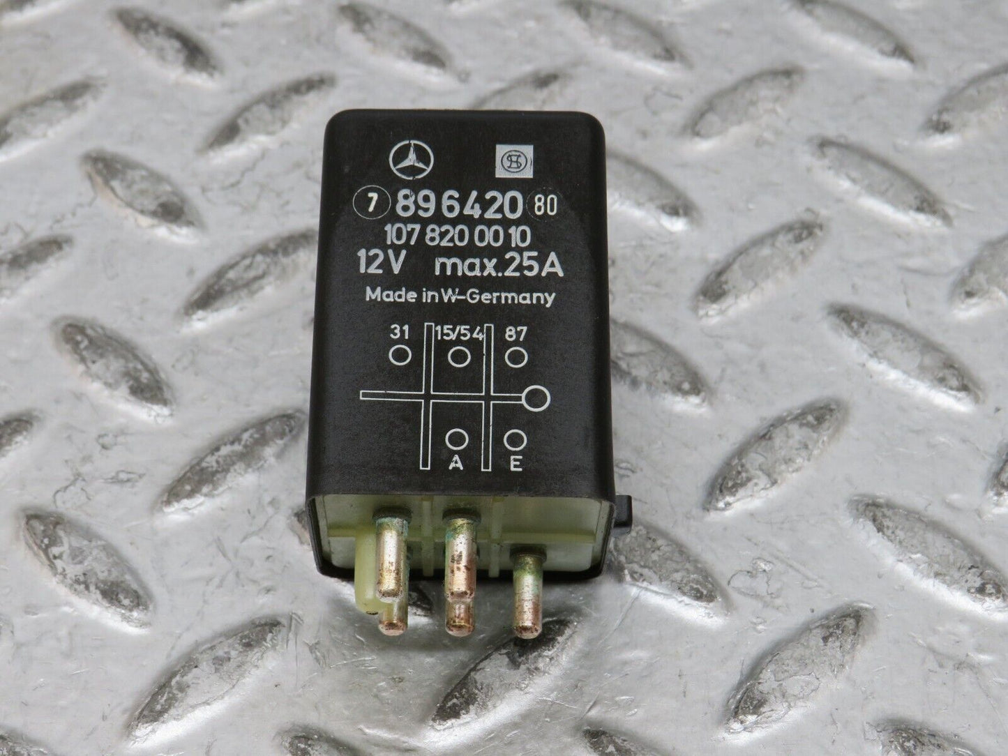 27860 Mercedes-Benz W123 280E Rear Heated Window Relay 1078200010