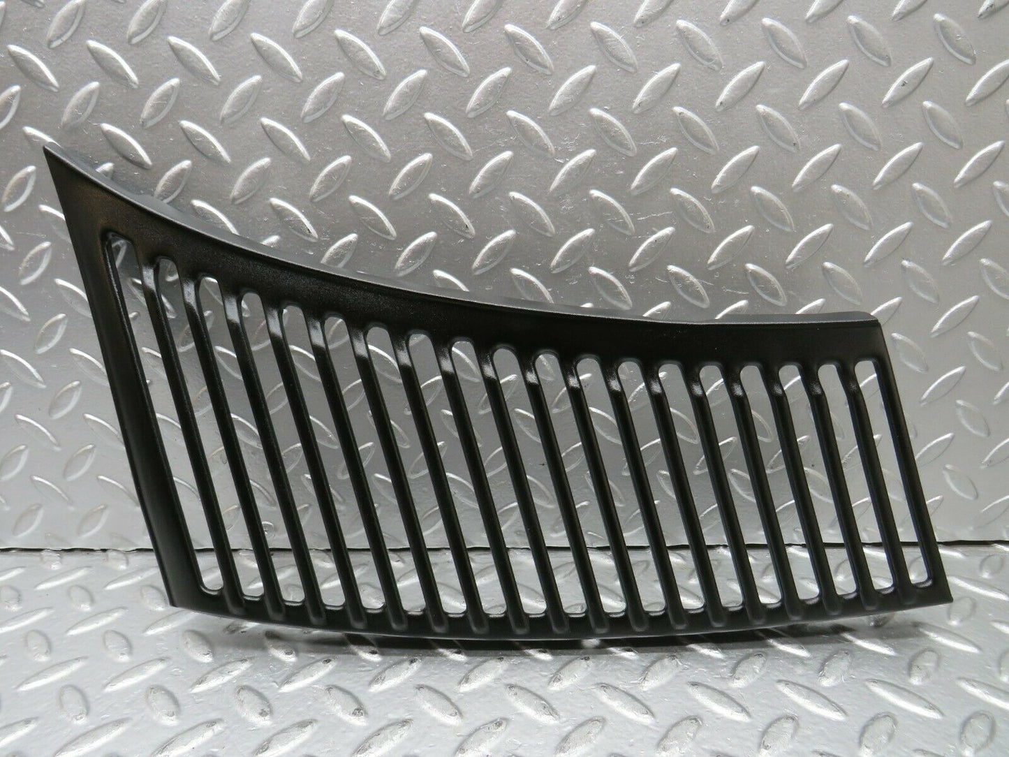 22868 Mercedes-Benz C107 450SLC Coupe Air Intake Grill Right Side