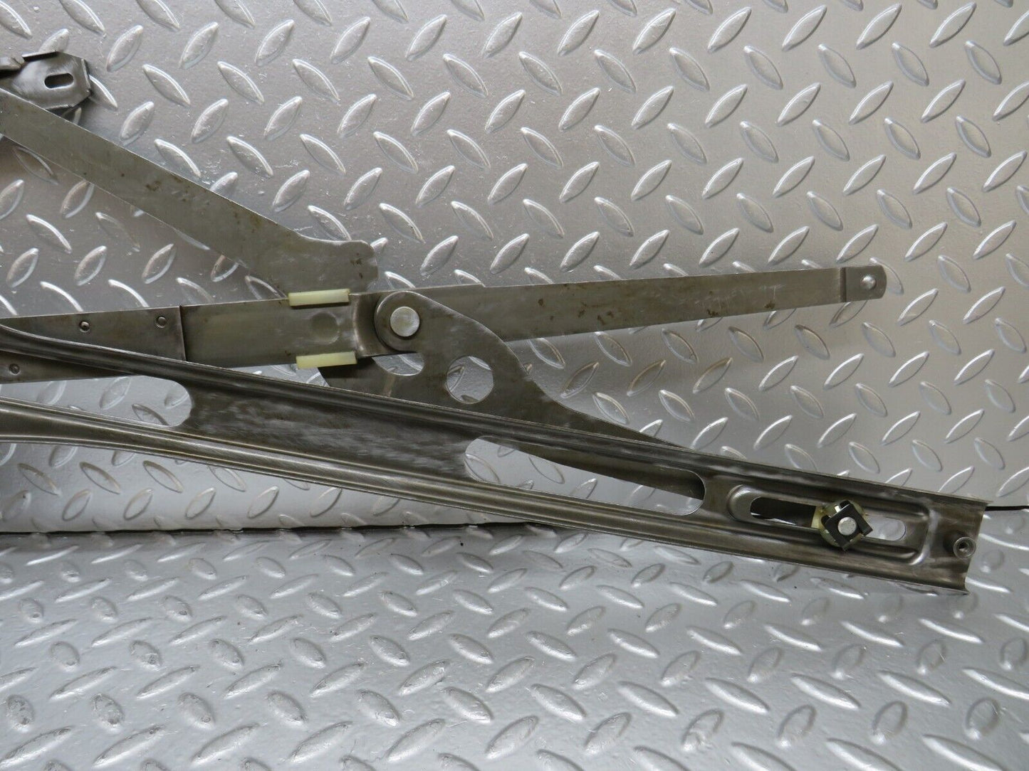 25075 Mercedes-Benz R107 C107 Front Right Manual Window Regulator 1077250602