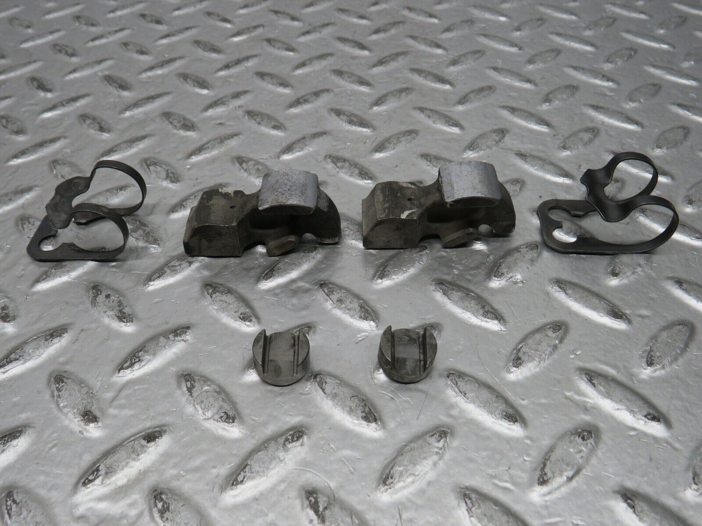 28185 Mercedes-Benz W123 280E Valve Rocker Arm With Tappet & Retaining Spring