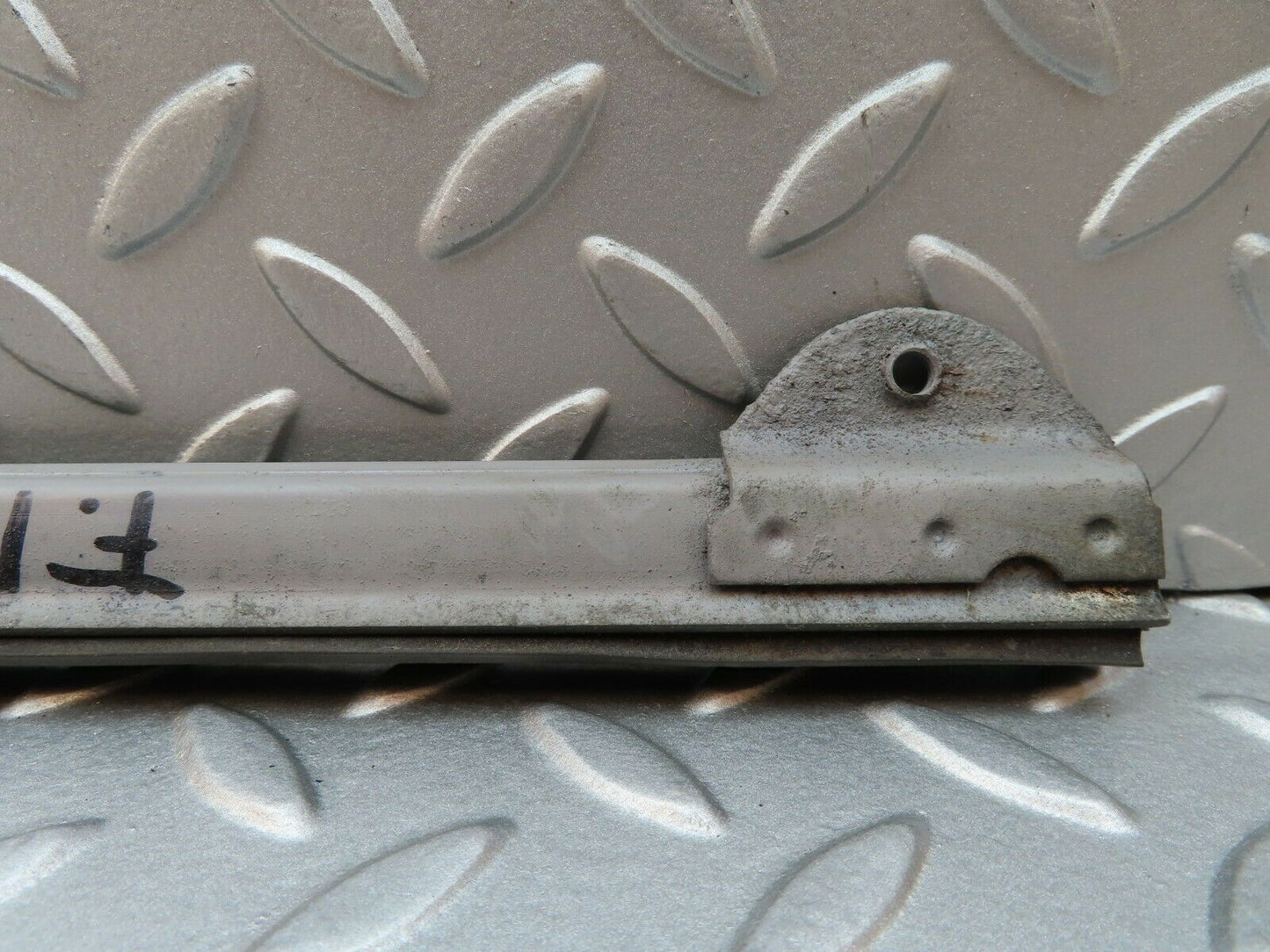 3690 Mercedes-Benz W108 280SE Front Right Door Glass Holder