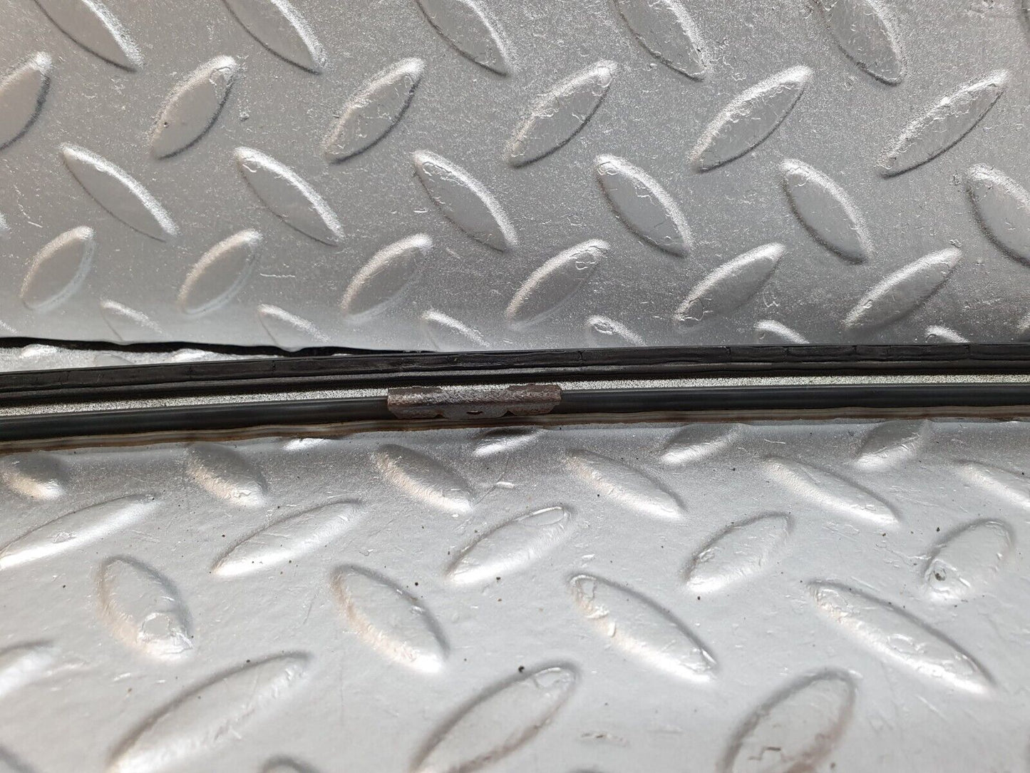 41717 Mercedes-Benz W124 200E Front Windscreen Top Moulding Trim