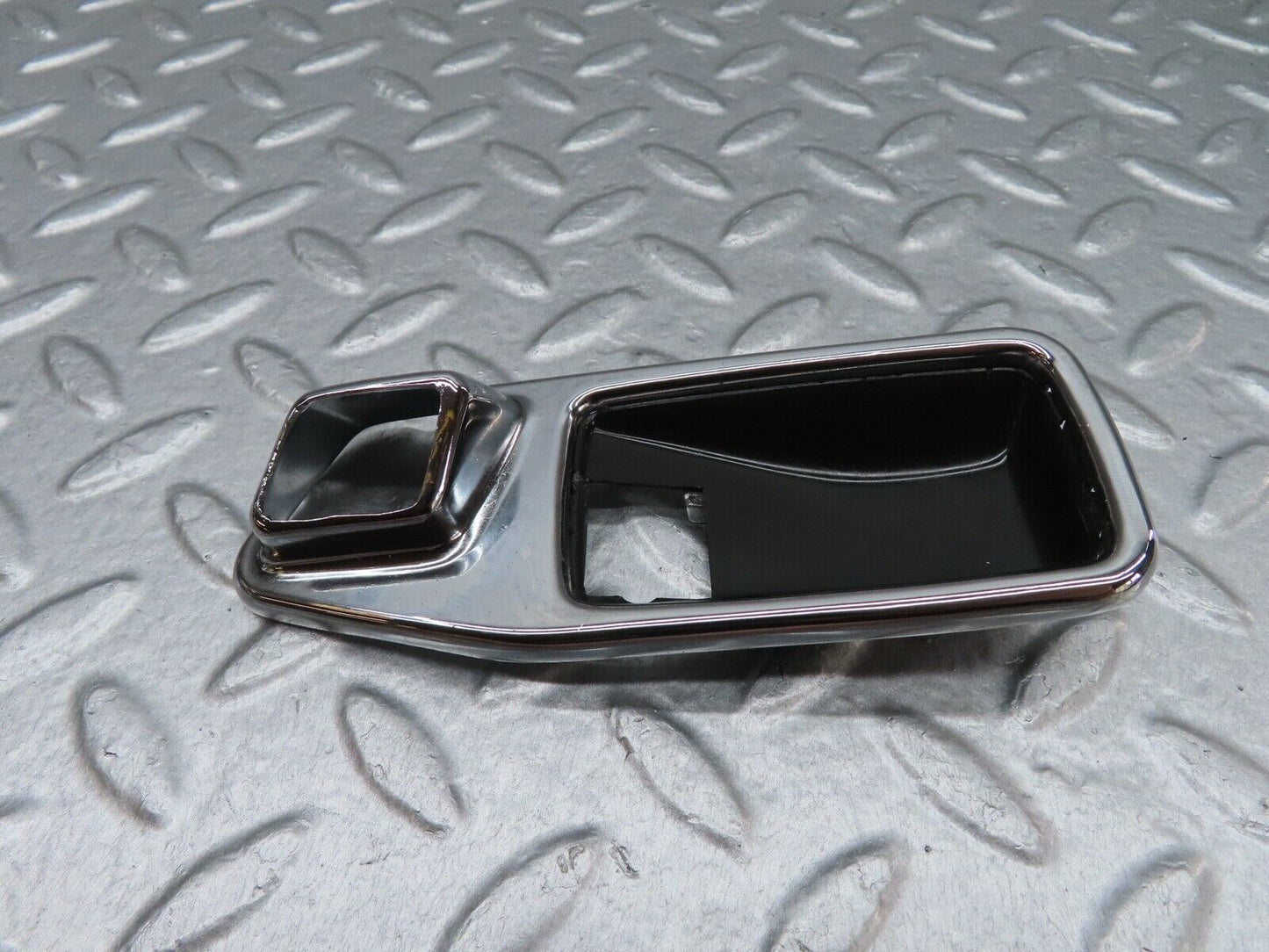 17958 Mercedes-Benz W123 200 Chrome Frame For Door Opener Left 1167660111