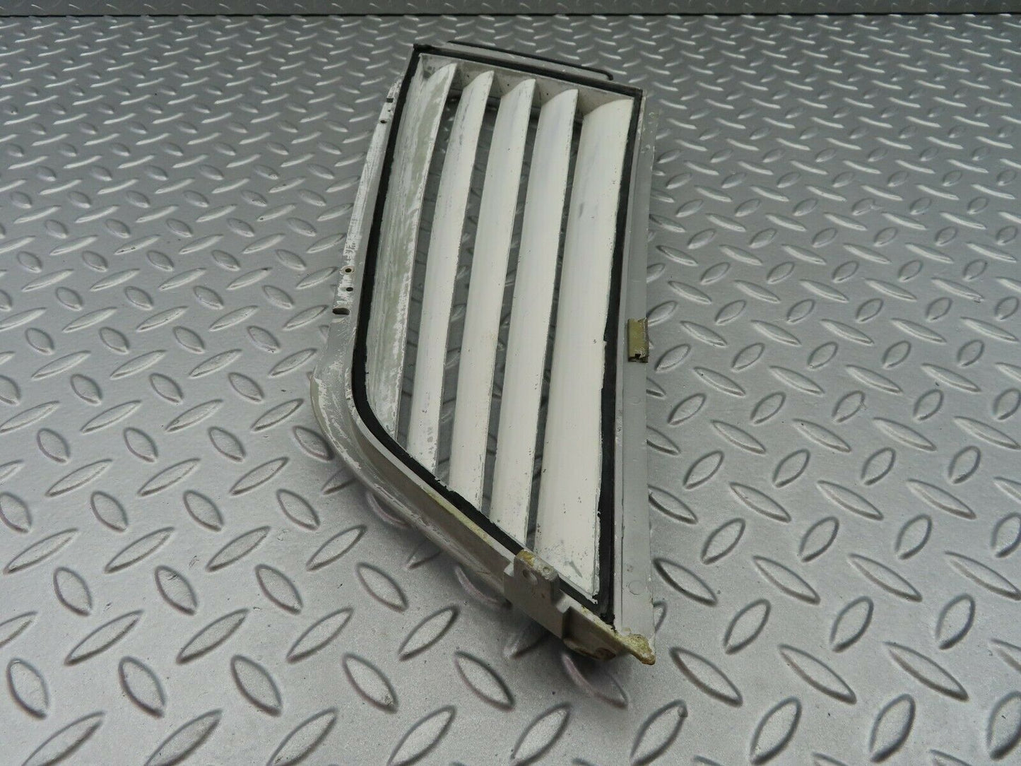 6917 Mercedes-Benz C107 350SLC Coupe Side Window Louvre Rear Right
