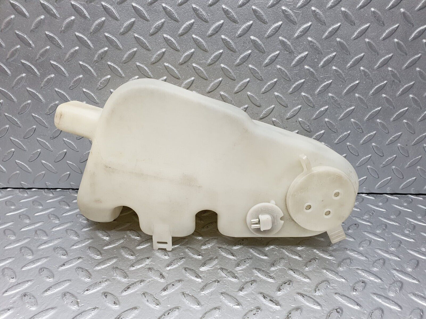 40993 Mercedes-Benz W126 300SE Windscreen Washer Fluid Reservoir 1268690620 1265401017 1248690072