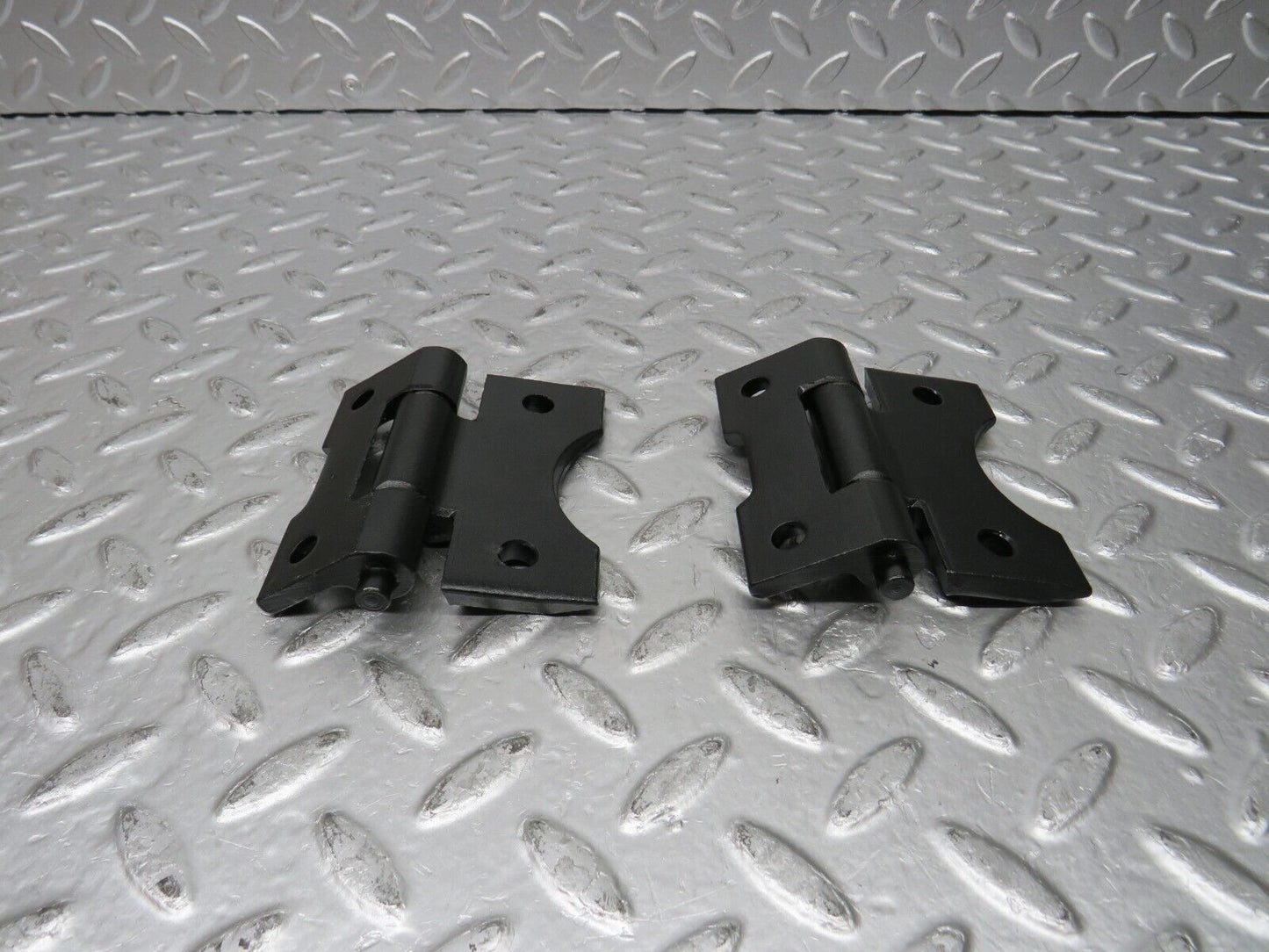 31120 Mercedes-Benz W123 200D Door Hinge Pair 1237200037