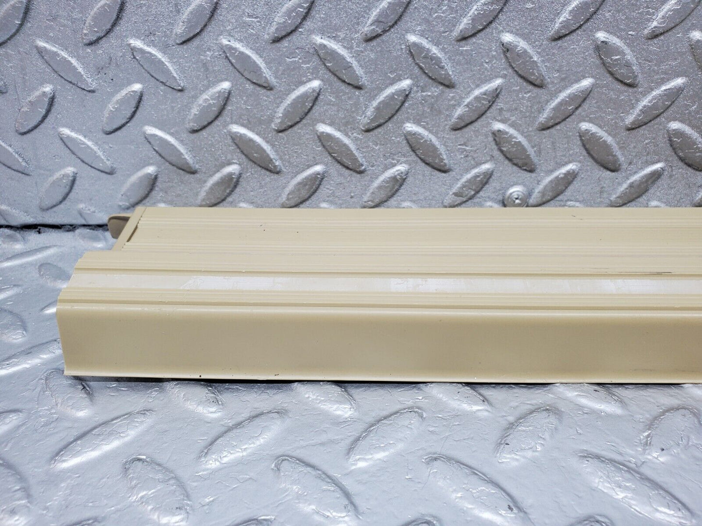 45618 Mercedes-Benz W126 420SE Rear Left Door Sill Trim Beige