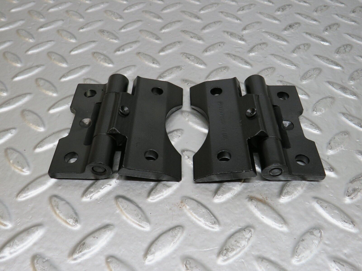 25421 Mercedes-Benz W123 200 Door Hinge Pair 1237200037