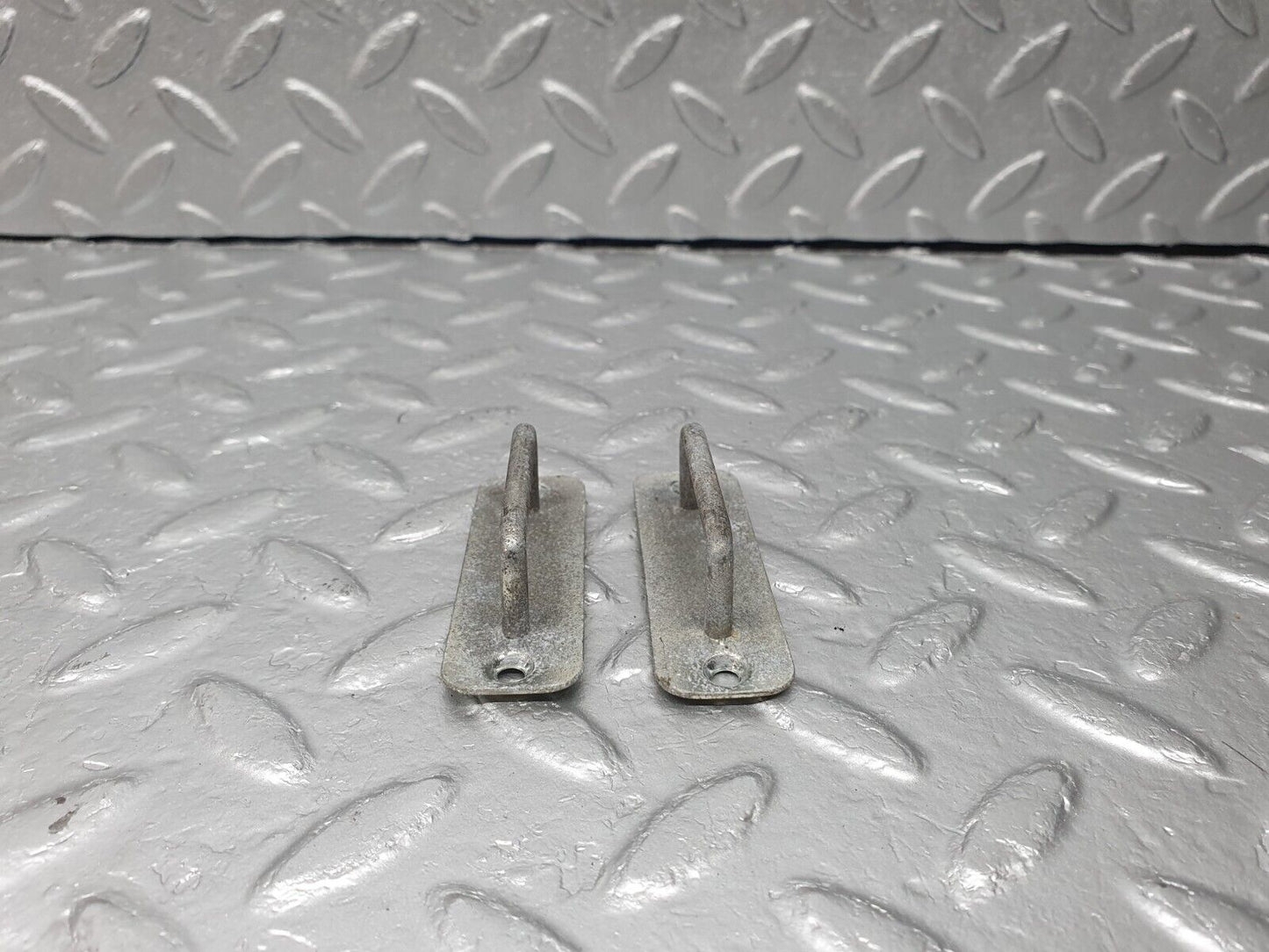 41300 Mercedes-Benz S124 E220 Wagon Tailgate Cargo Hook Clip