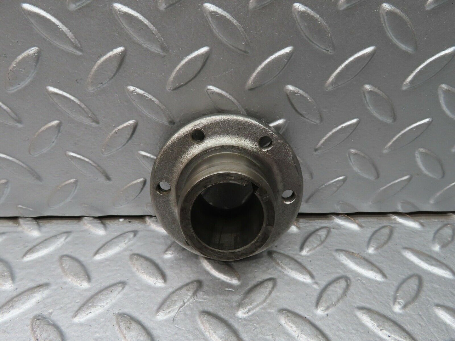 20672 Mercedes-Benz R107 450SL Crankshaft Sleeve Hub