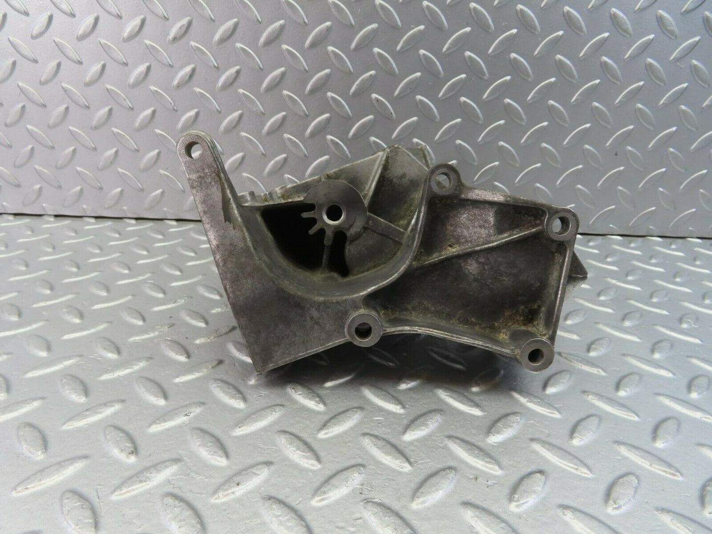 10554 Mercedes-Benz W201 190E Power Steering Pump Bracket